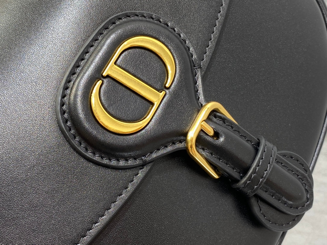 MEDIUM CD BOBBY 22CM BLACK CALFSKIN GOLD HARDWARE mysite