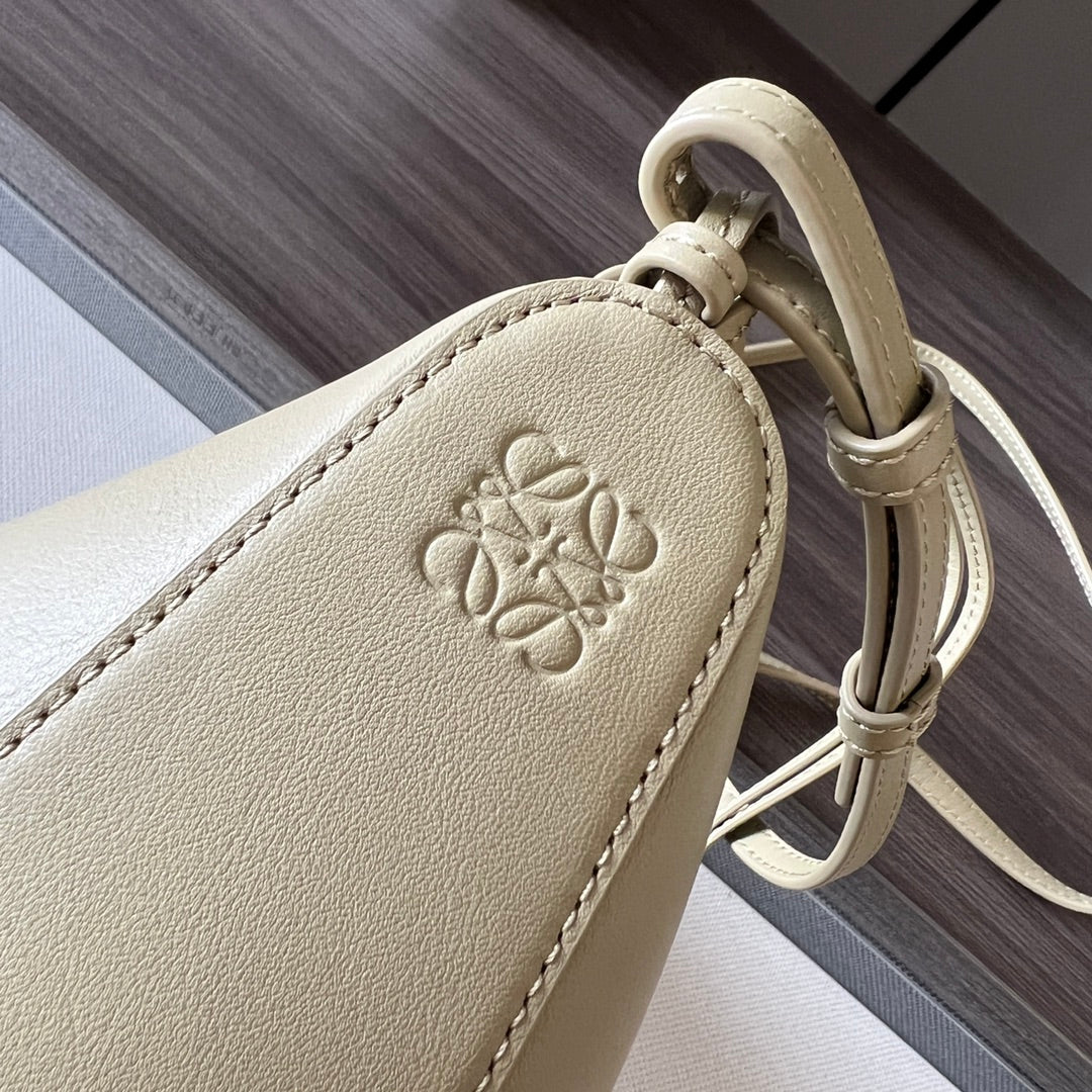 LOE LUNA HOBO 28 BAG IN BEIGE CREAM CALFSKIN mysite