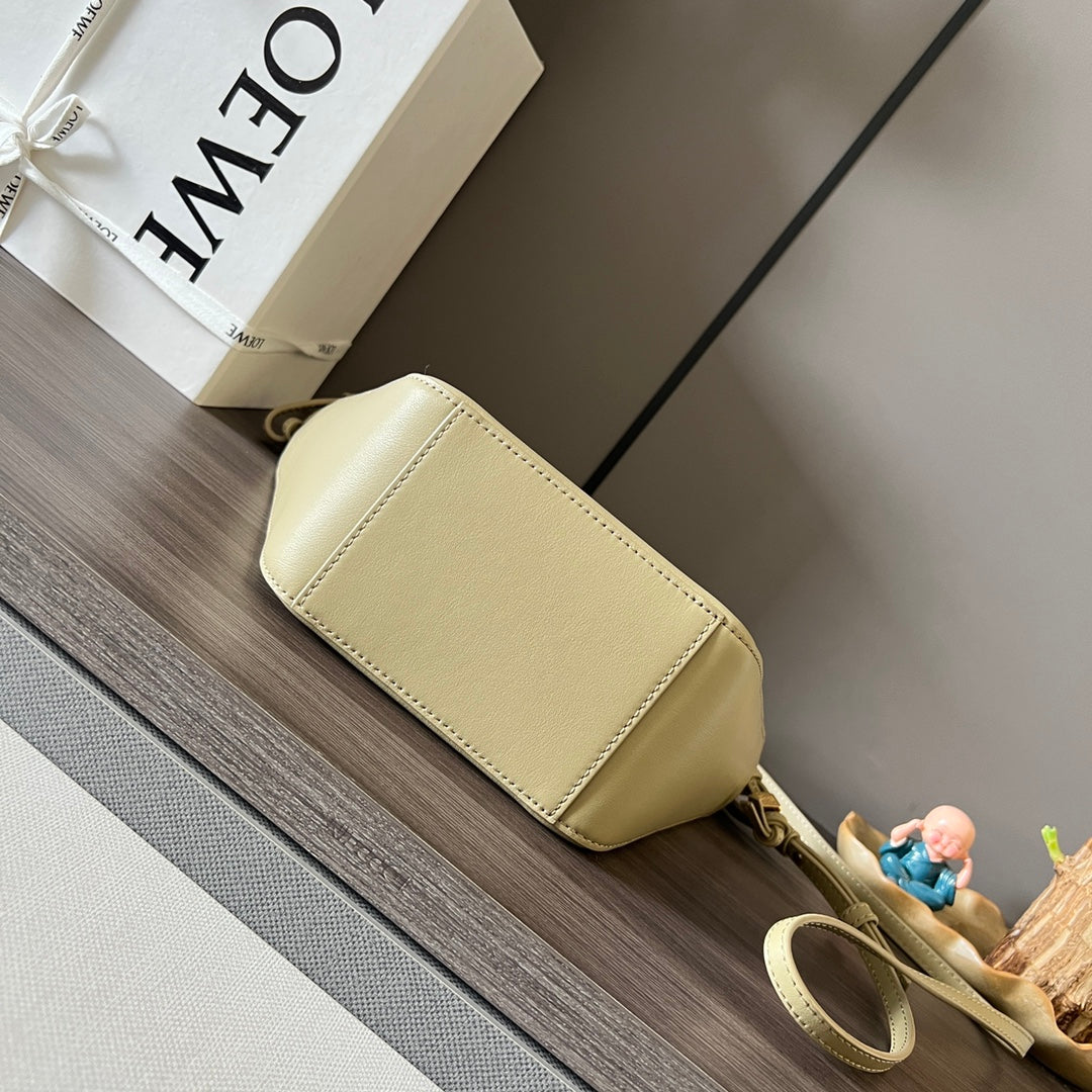 LOE LUNA HOBO 28 BAG IN BEIGE CREAM CALFSKIN mysite