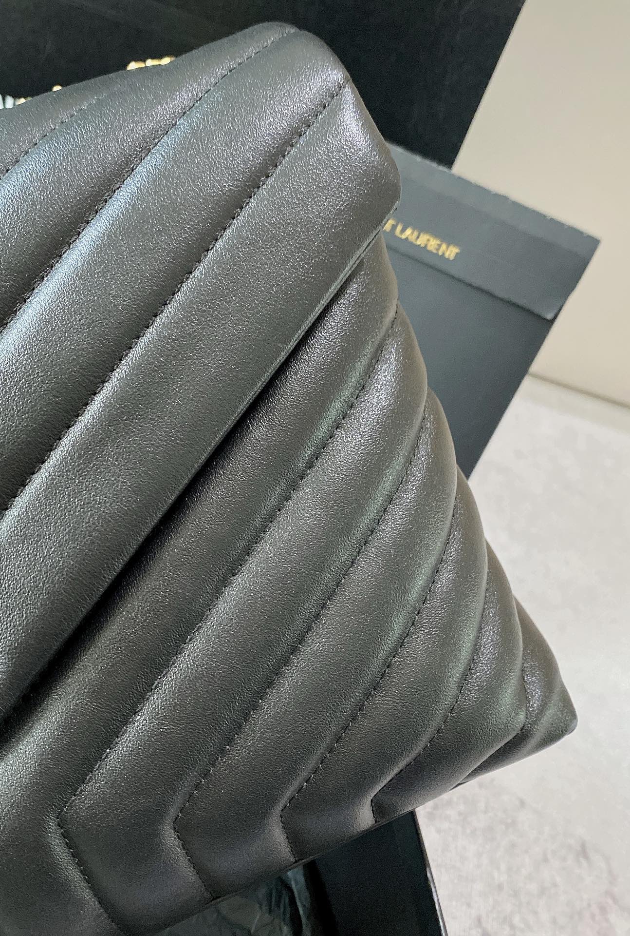 LOULOU MEDIUM 32 BLACK QUILTED LEATHER GOLD HARDWARE mysite