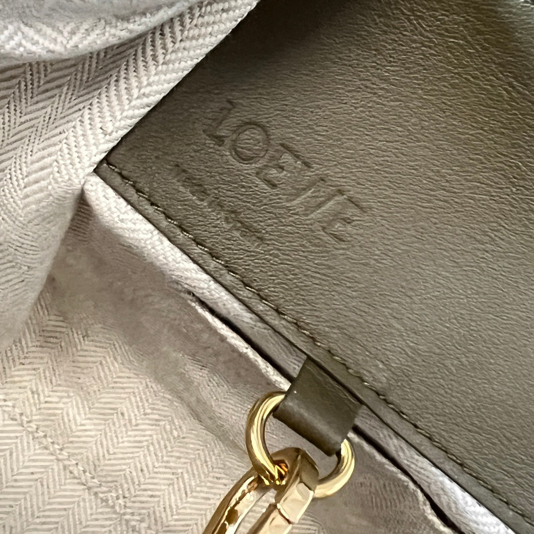 LOE 20 HAMMOCK COMPACT BAG IN ARMY GREEN CALFSKIN mysite