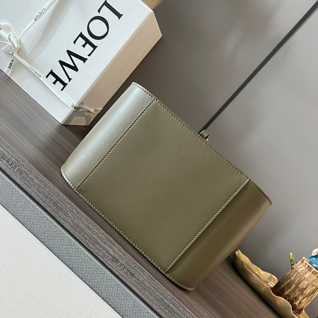 LOE 20 HAMMOCK COMPACT BAG IN ARMY GREEN CALFSKIN mysite