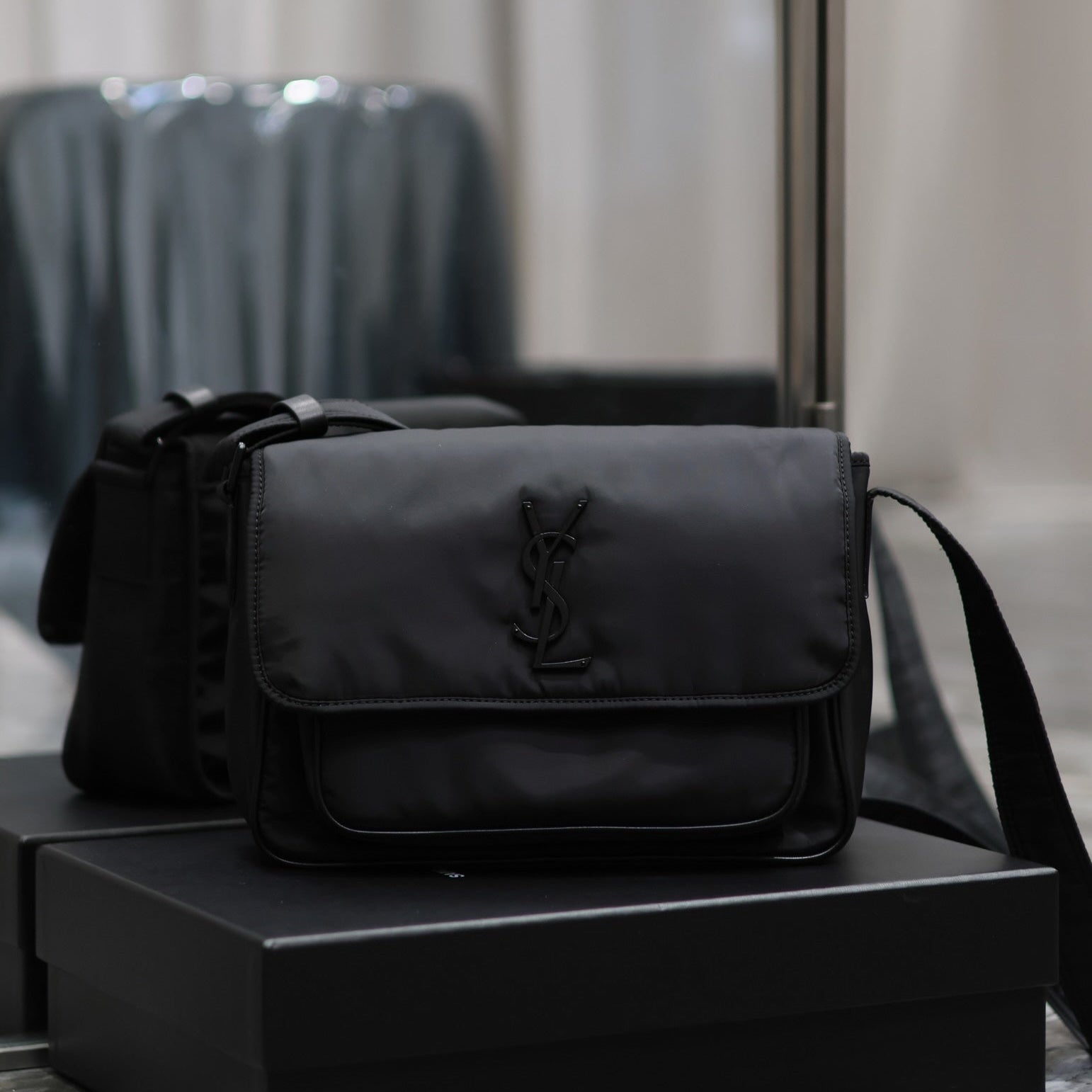 NIKI MEDIUM 28 IN BLACK NYLON mysite