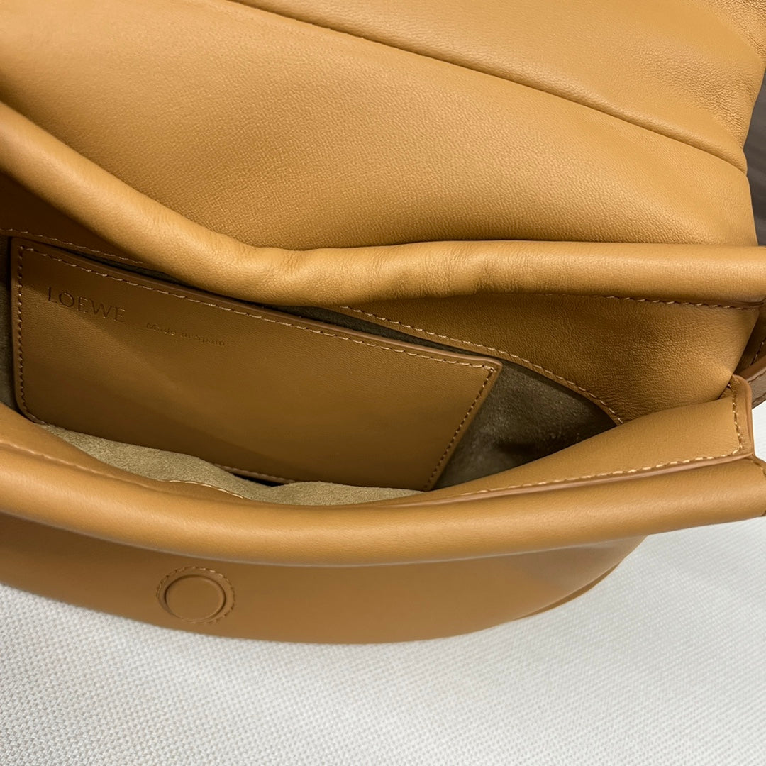 Loew Paseo Shoulder Bag 25cm Soft Gold Cowhide mysite