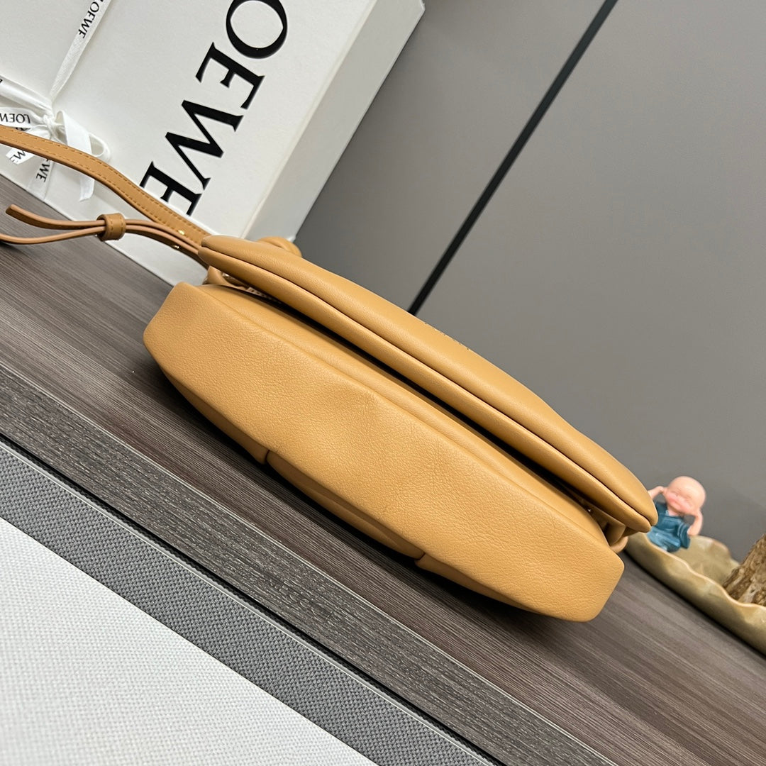 Loew Paseo Shoulder Bag 25cm Soft Gold Cowhide mysite