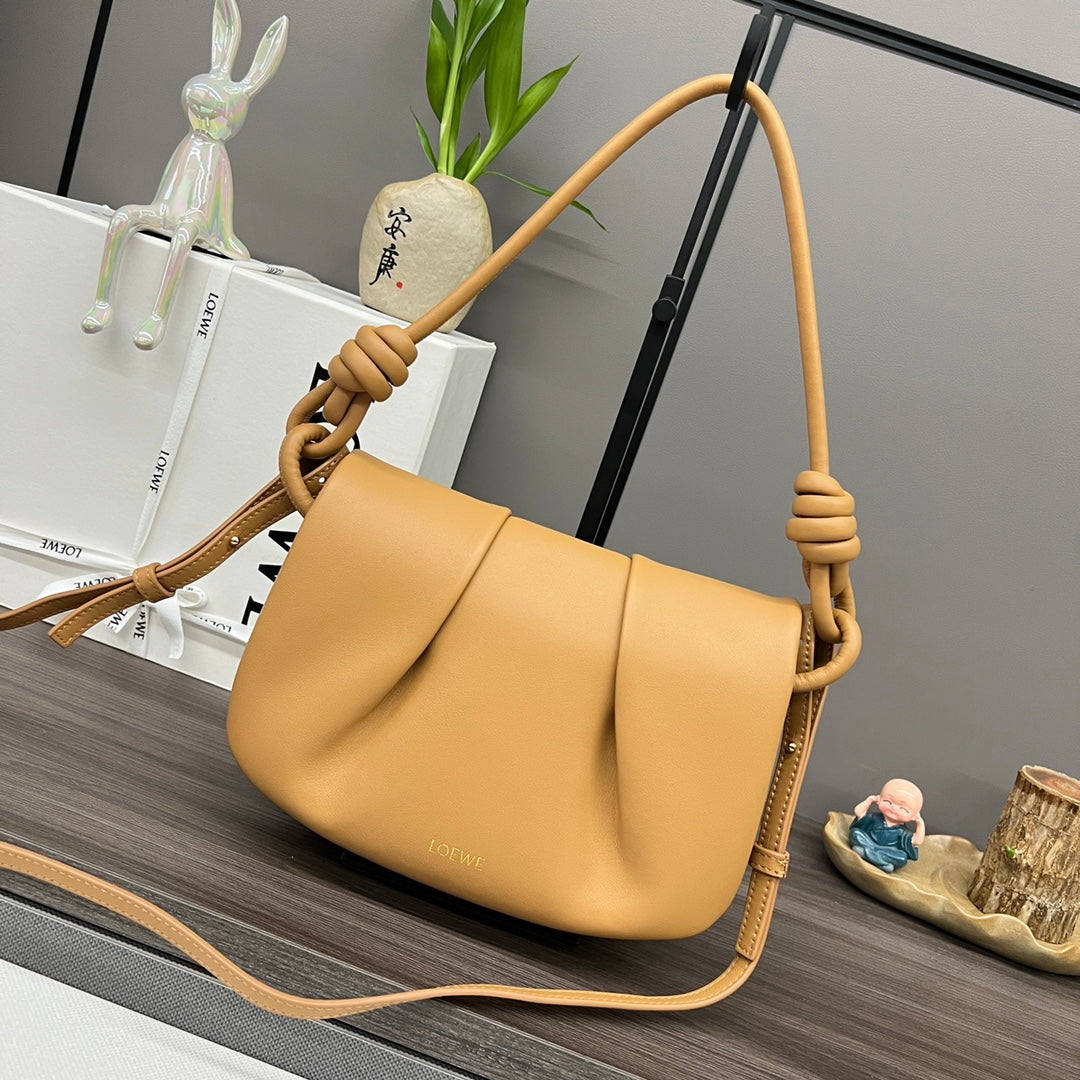 Loew Paseo Shoulder Bag 25cm Soft Gold Cowhide mysite