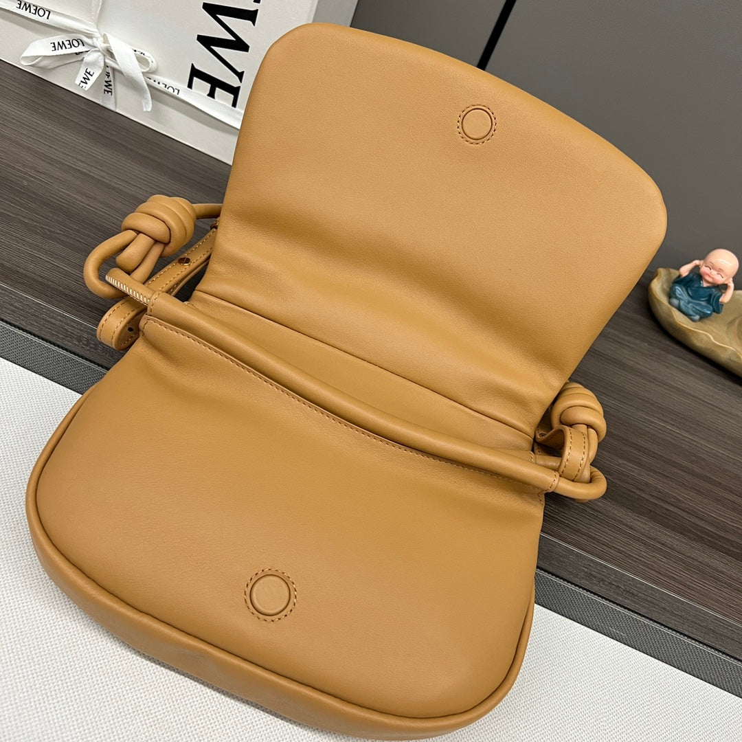 Loew Paseo Shoulder Bag 25cm Soft Gold Cowhide mysite