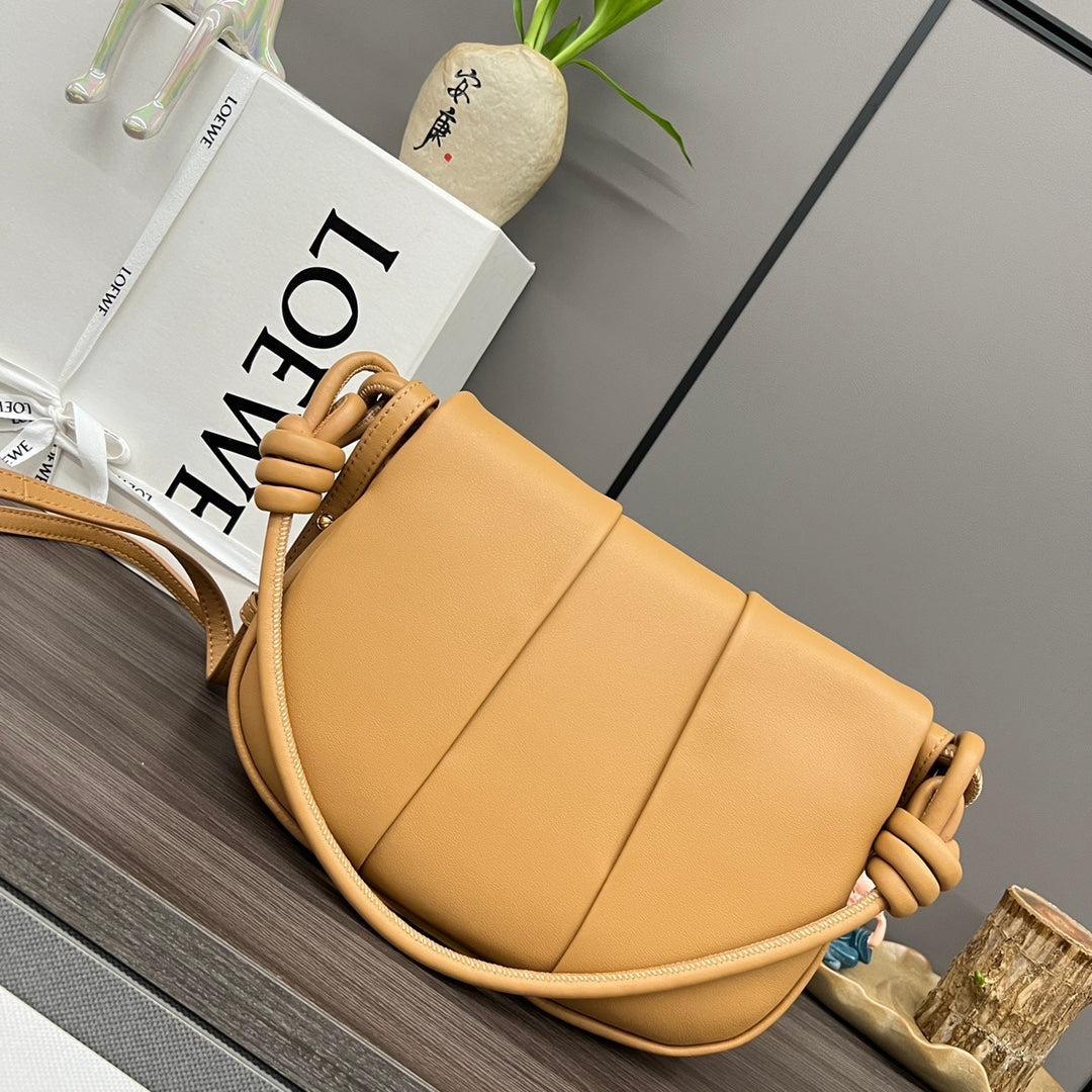 Loew Paseo Shoulder Bag 25cm Soft Gold Cowhide mysite
