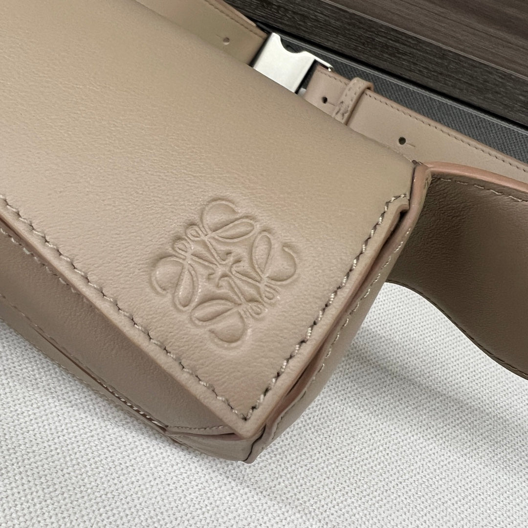 Loewe Puzzle Waist Bag 18 Sand Cowhide mysite
