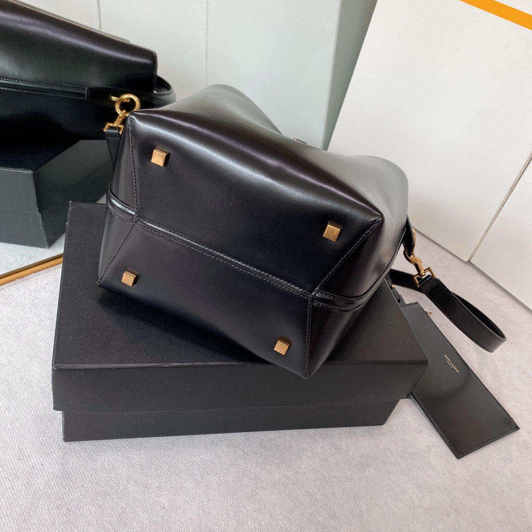le 37 20cm black shiny calfskin mysite