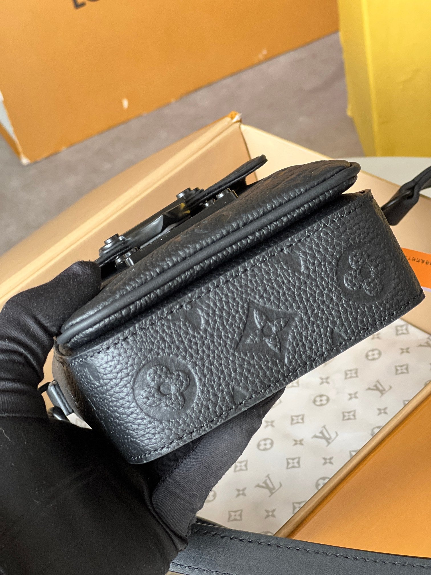 Lv S-Lock Vertical Wearable Wallet Black Taurillon Monogram Leather mysite
