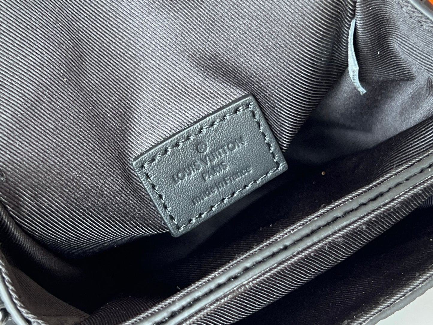 Lv S-Lock Vertical Wearable Wallet Black Taurillon Monogram Leather mysite