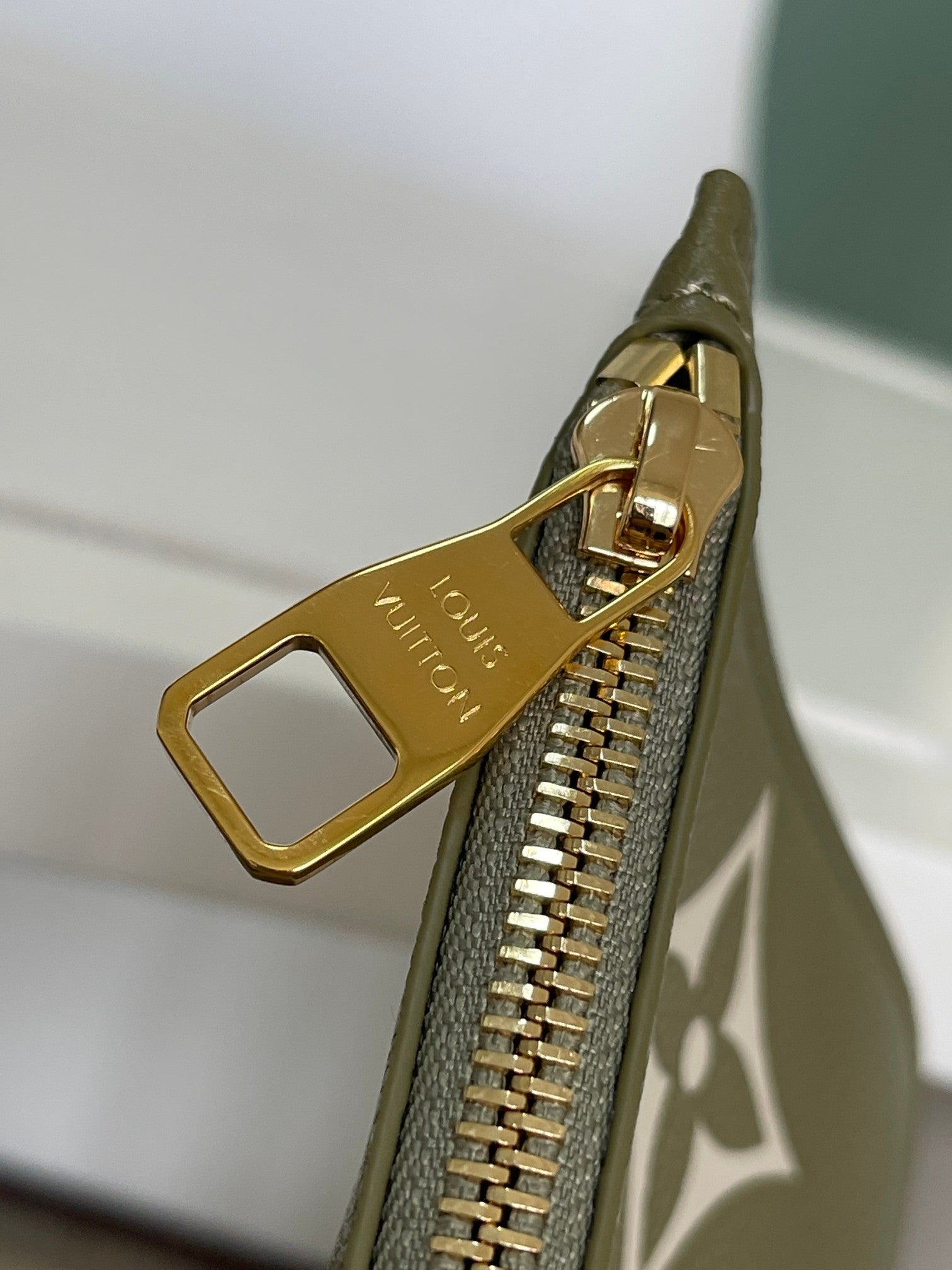 NEVERFULL MM 32 KHAKI CREAM MONOGRAM EMPREINTE LEATHER mysite