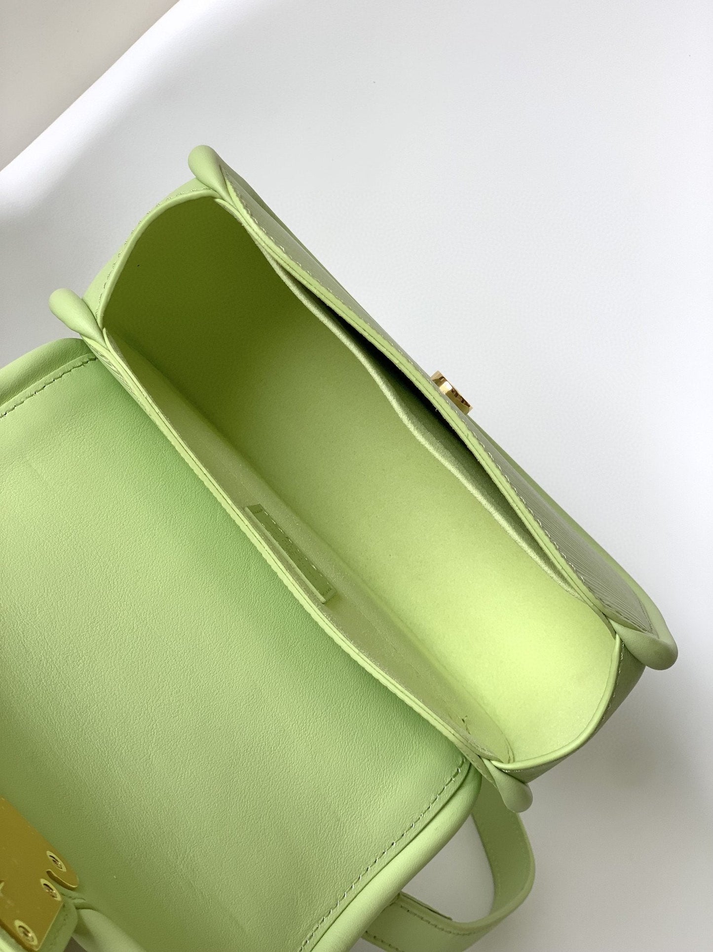 LV Hide & Seek Handbag 21cm Green Epi Grain Cowhide GHW mysite