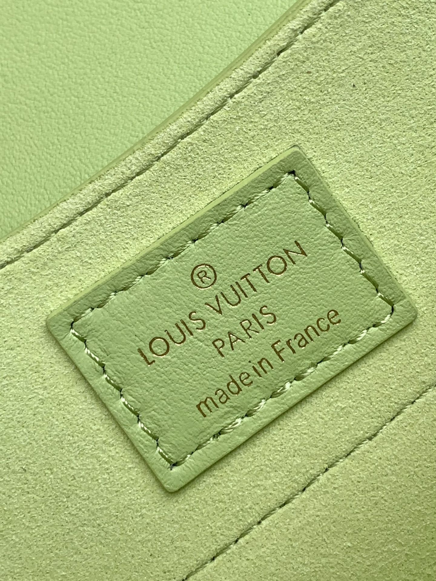 LV Hide & Seek Handbag 21cm Green Epi Grain Cowhide GHW mysite