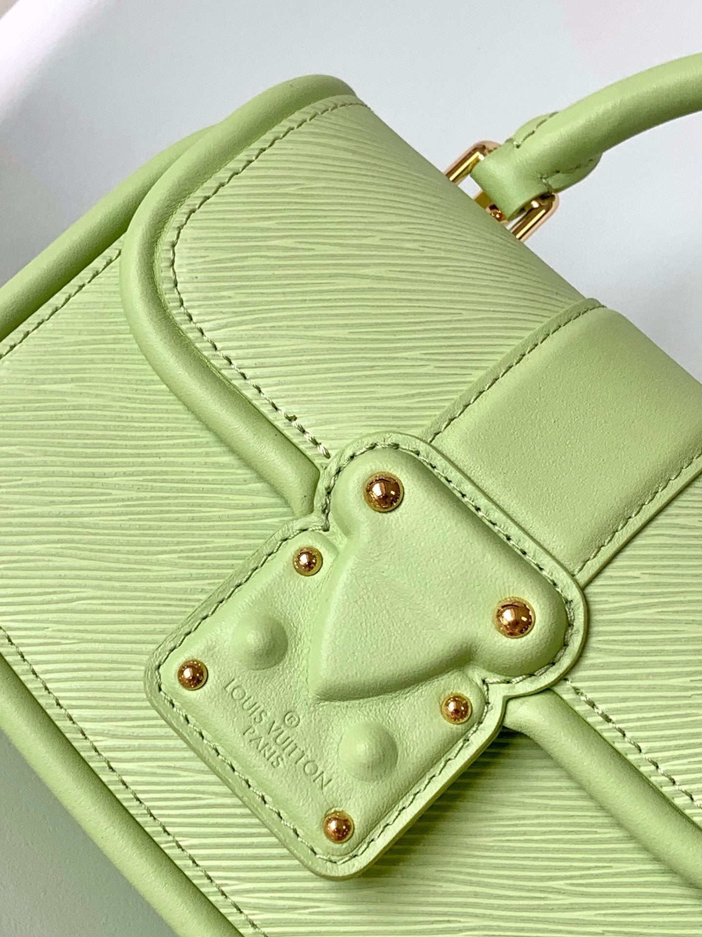 LV Hide & Seek Handbag 21cm Green Epi Grain Cowhide GHW mysite