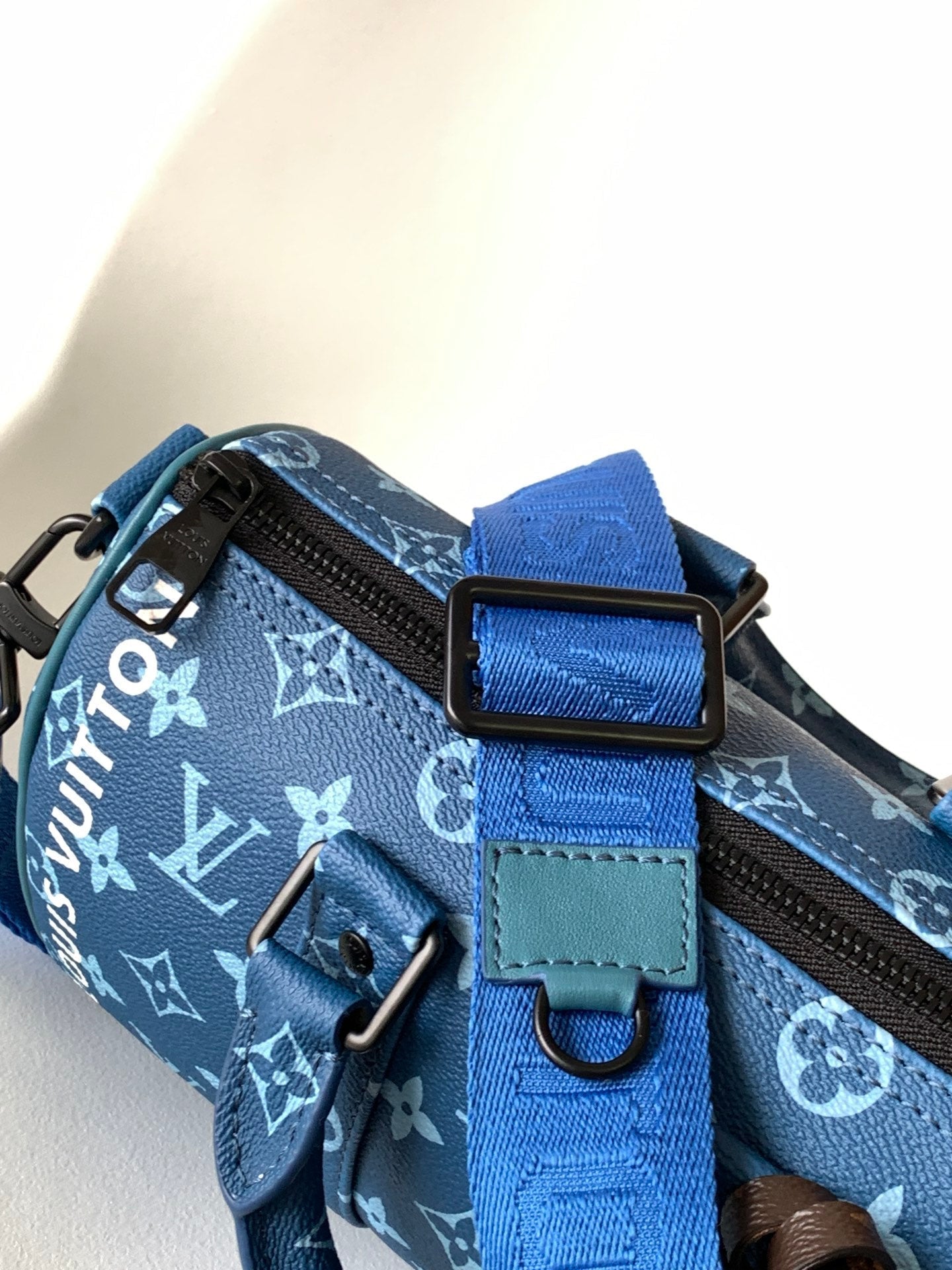 LV 21s Keepall Bandoulière 25 Blue Monogram Canvas & Cowhide mysite