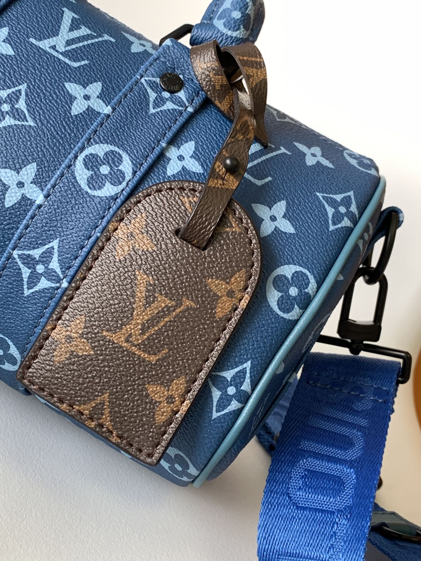 LV 21s Keepall Bandoulière 25 Blue Monogram Canvas & Cowhide mysite