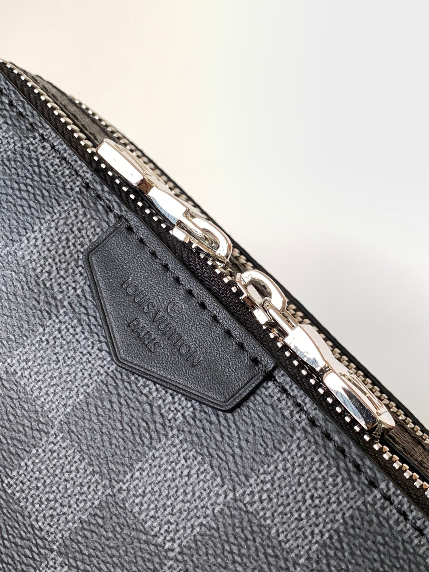 LV Alpha Wearable Wallet Black Damier Graphite 268784 mysite