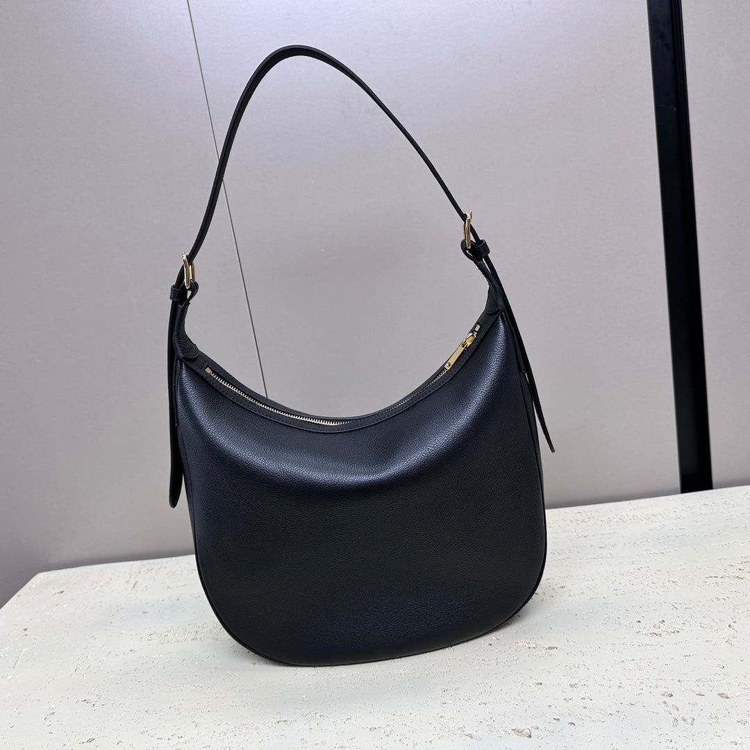 MEDIUM 30 HELOÏSE BAG CUIR TRIOMPHE IN BLACK SUPPLE CALFSKIN mysite