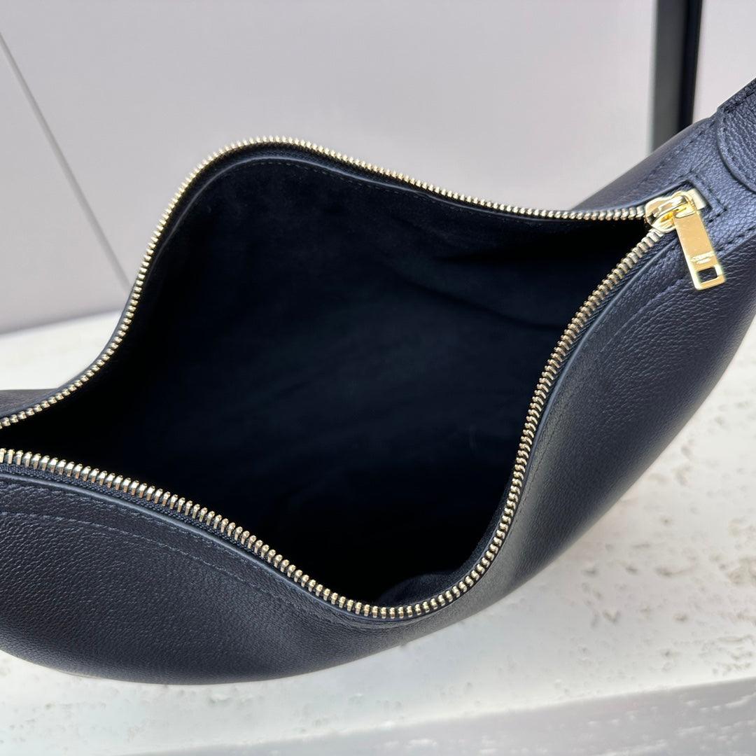 MEDIUM 30 HELOÏSE BAG CUIR TRIOMPHE IN BLACK SUPPLE CALFSKIN mysite