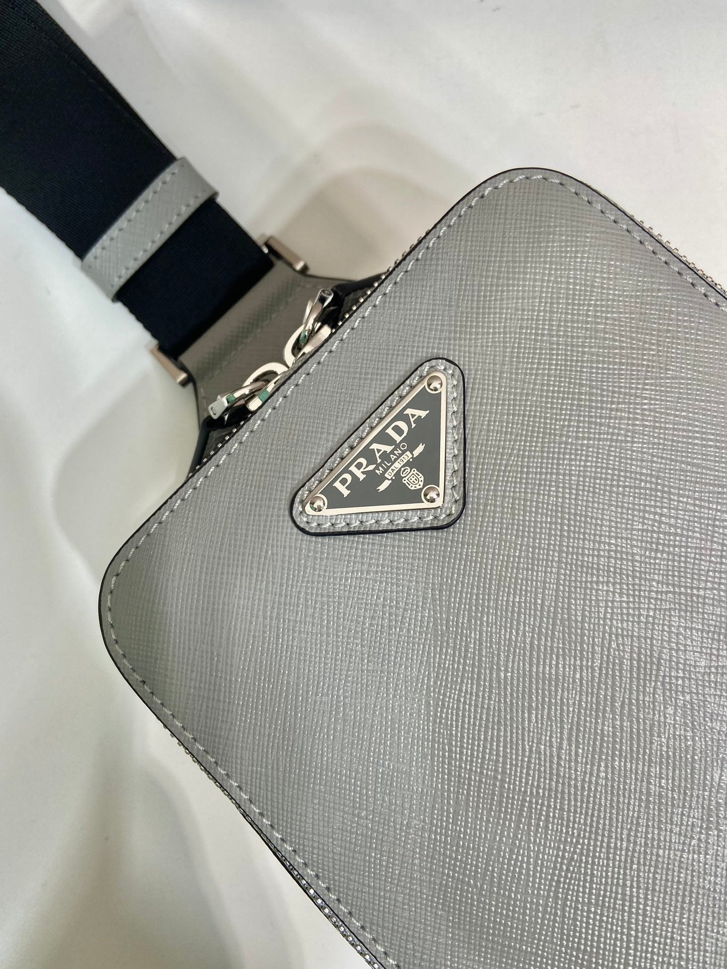 CHEST BAG 20 IN ECHO GRAY SAFFIANO LEATHER mysite