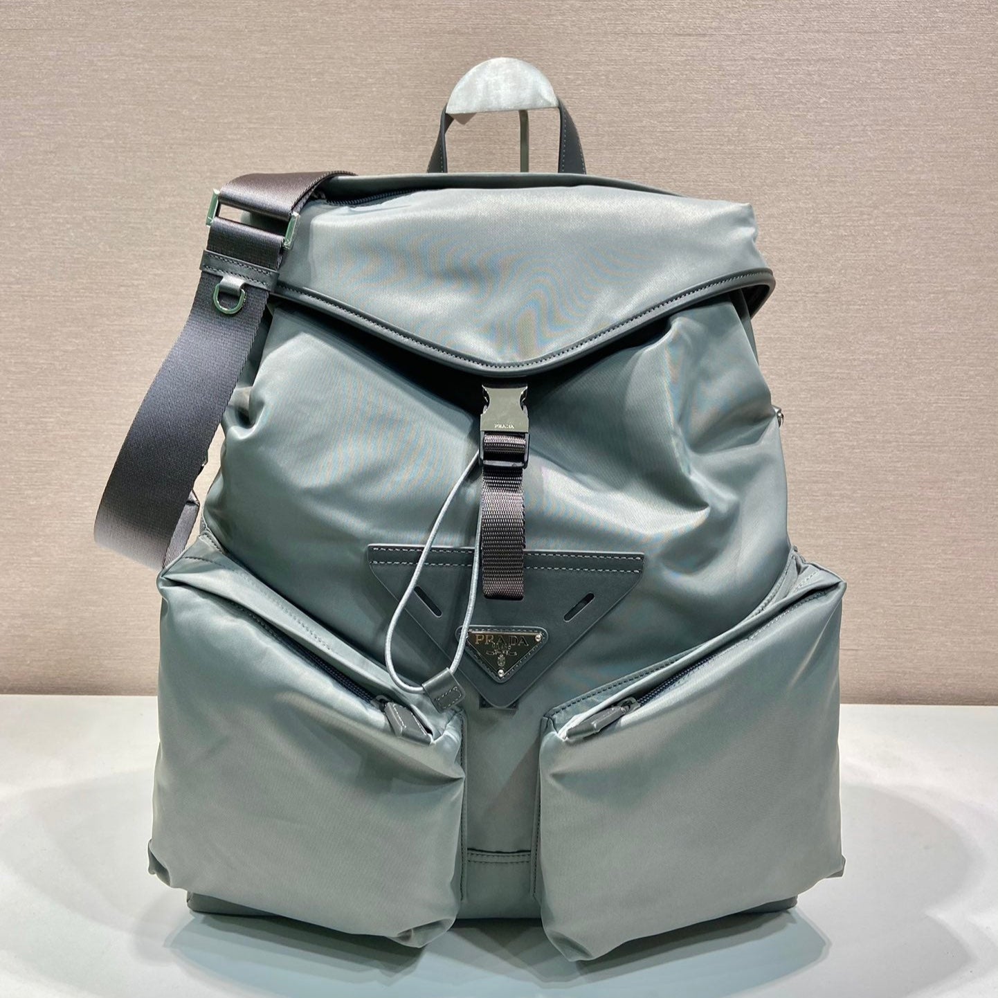 TRIANGLE LOGO BACKPACK 45 IN ASH GRAY RE-NYLON mysite