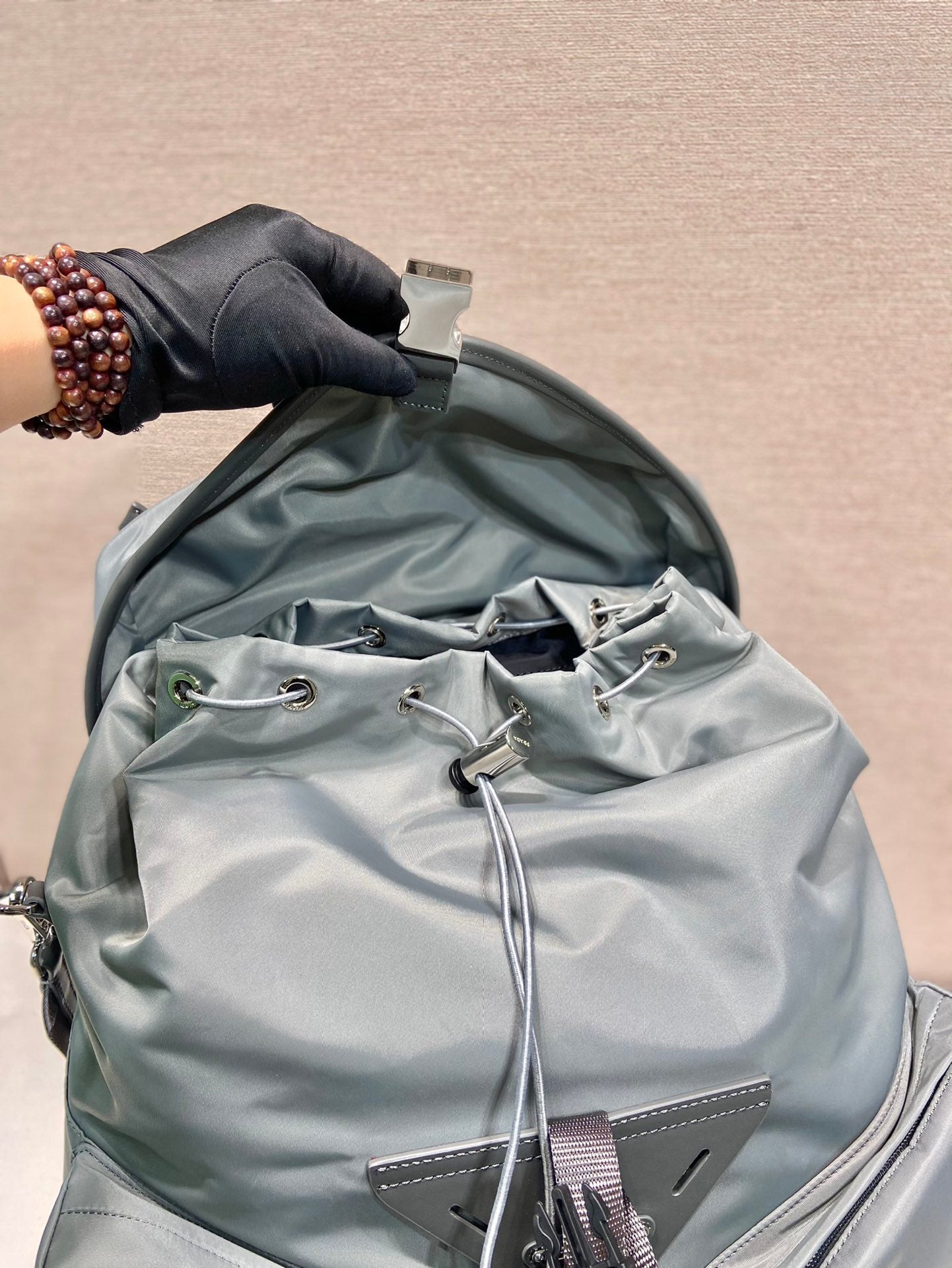 TRIANGLE LOGO BACKPACK 45 IN ASH GRAY RE-NYLON mysite