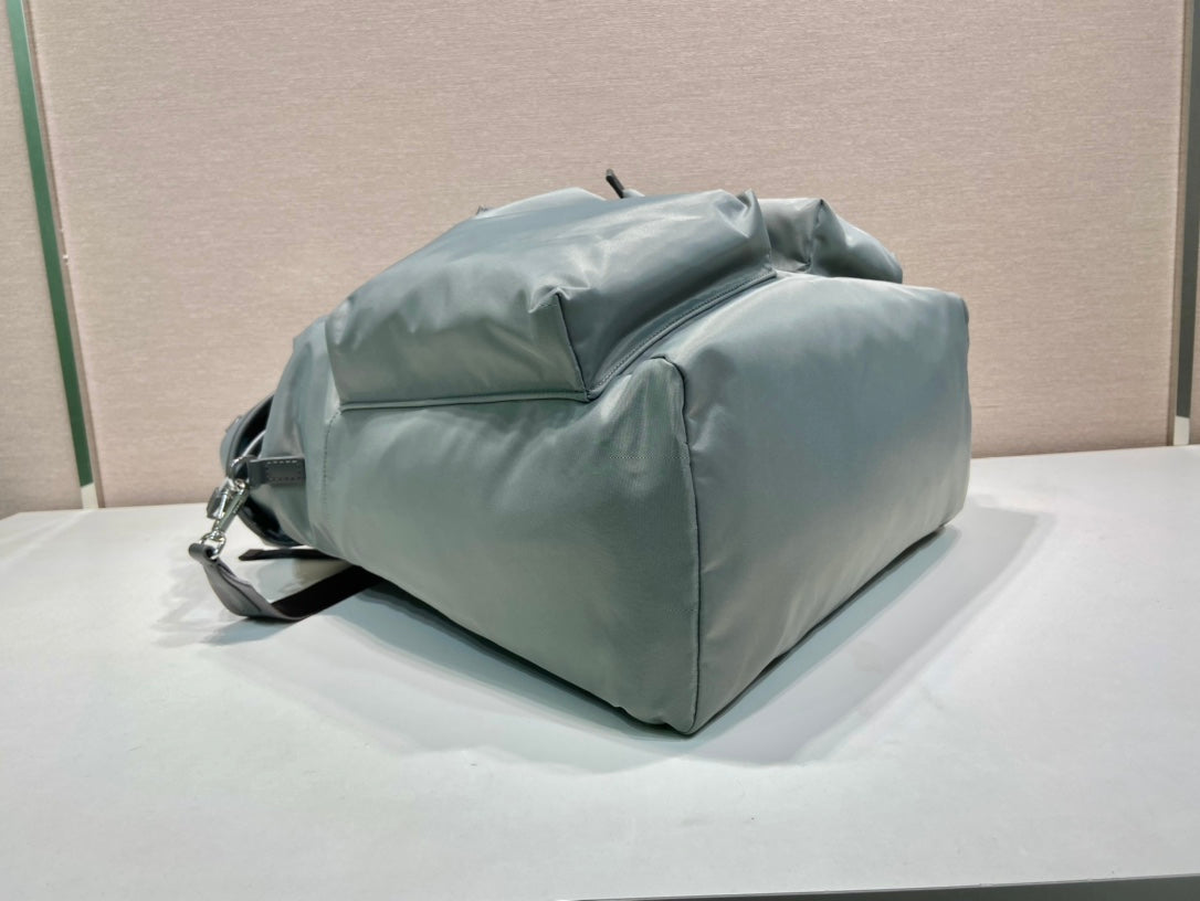 TRIANGLE LOGO BACKPACK 45 IN ASH GRAY RE-NYLON mysite