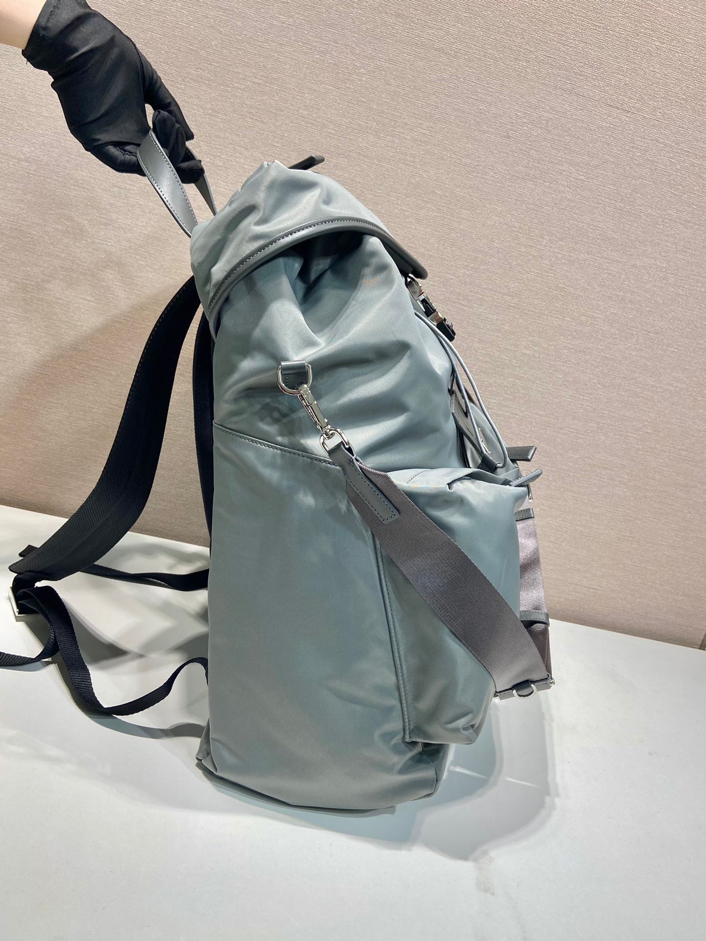 TRIANGLE LOGO BACKPACK 45 IN ASH GRAY RE-NYLON mysite