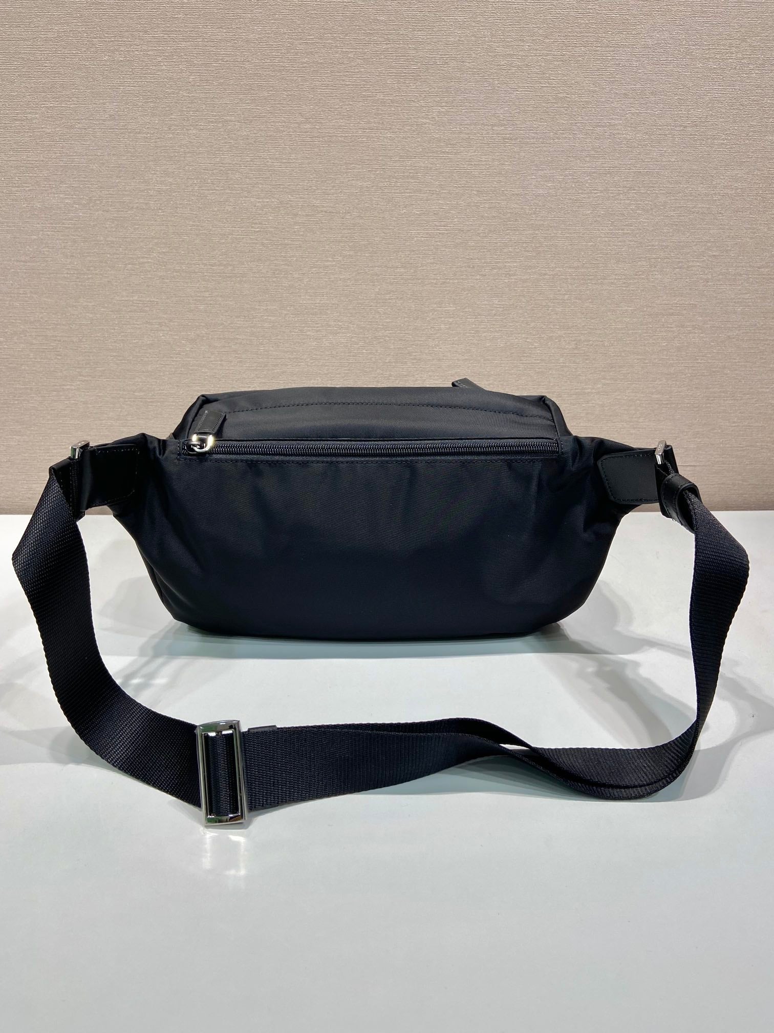 BELT BAG 27 IN BLACK RE-NYLON mysite