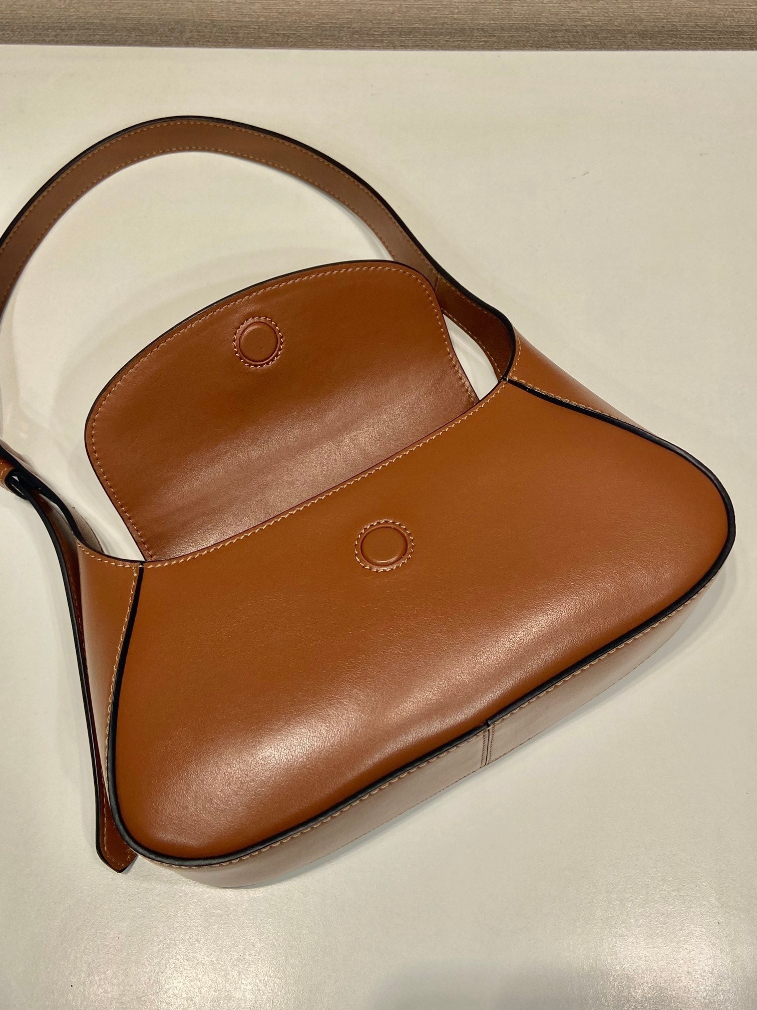 FLAP BAG 25 IN CINNAMON BROWN SMOOTH CALFSKIN TRIANGLE LOGO mysite