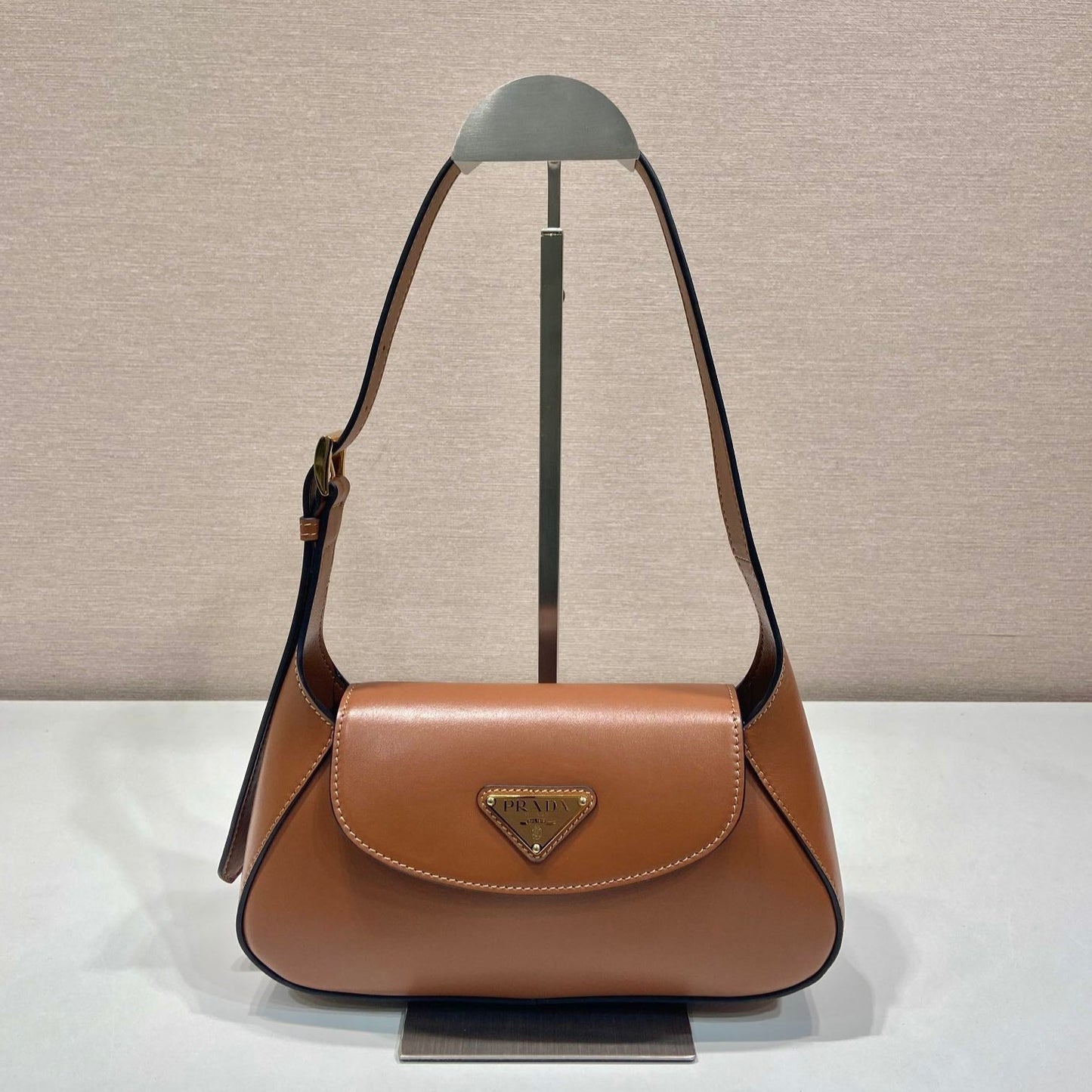 FLAP BAG 25 IN CINNAMON BROWN SMOOTH CALFSKIN TRIANGLE LOGO mysite