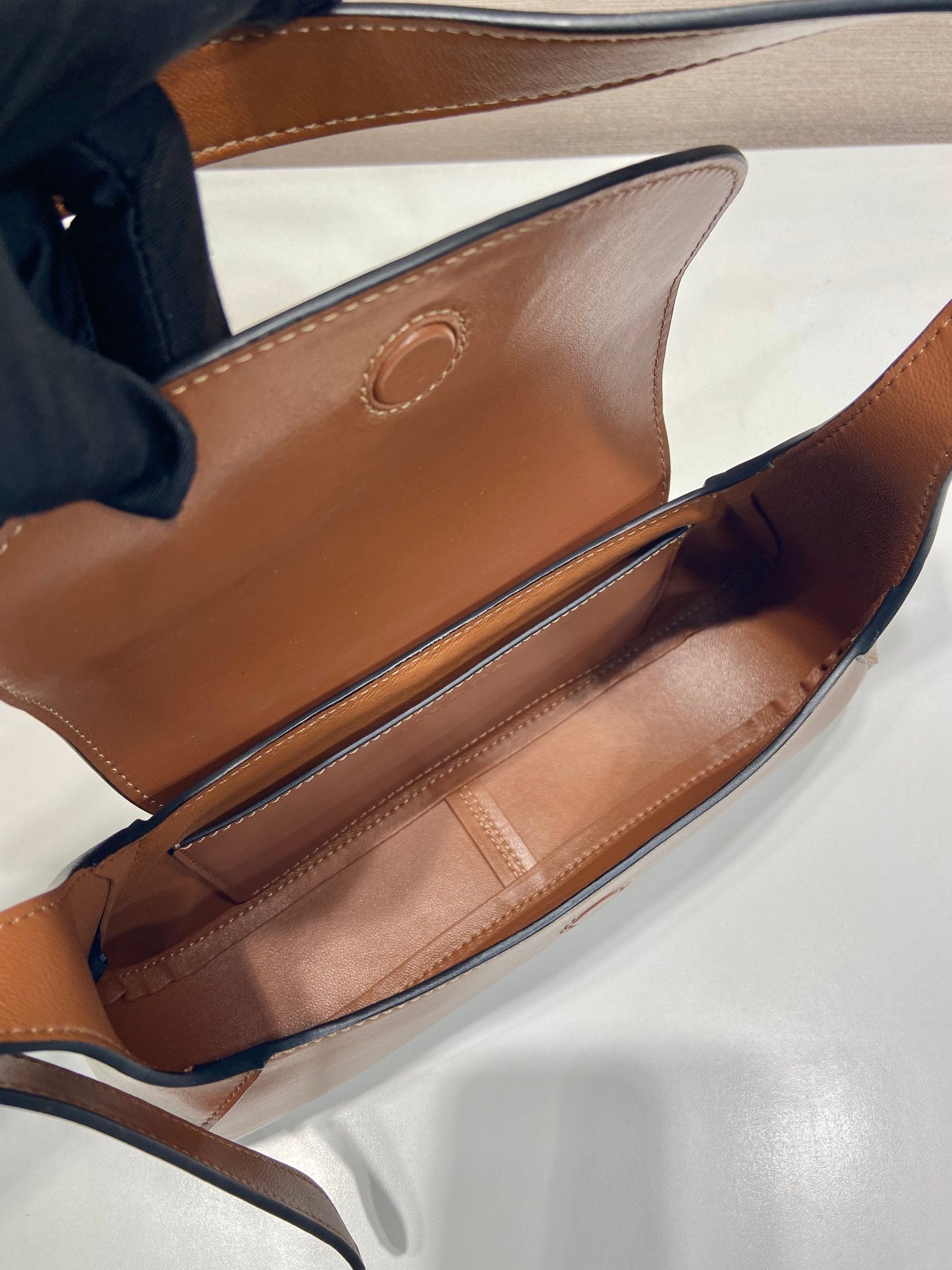 FLAP BAG 25 IN CINNAMON BROWN SMOOTH CALFSKIN TRIANGLE LOGO mysite