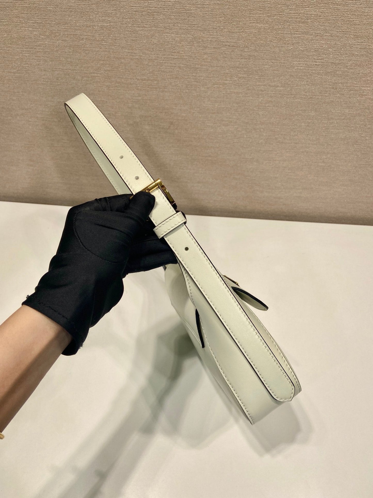 FLAP BAG 25 IN WHITE SMOOTH CALFSKIN TRIANGLE LOGO mysite