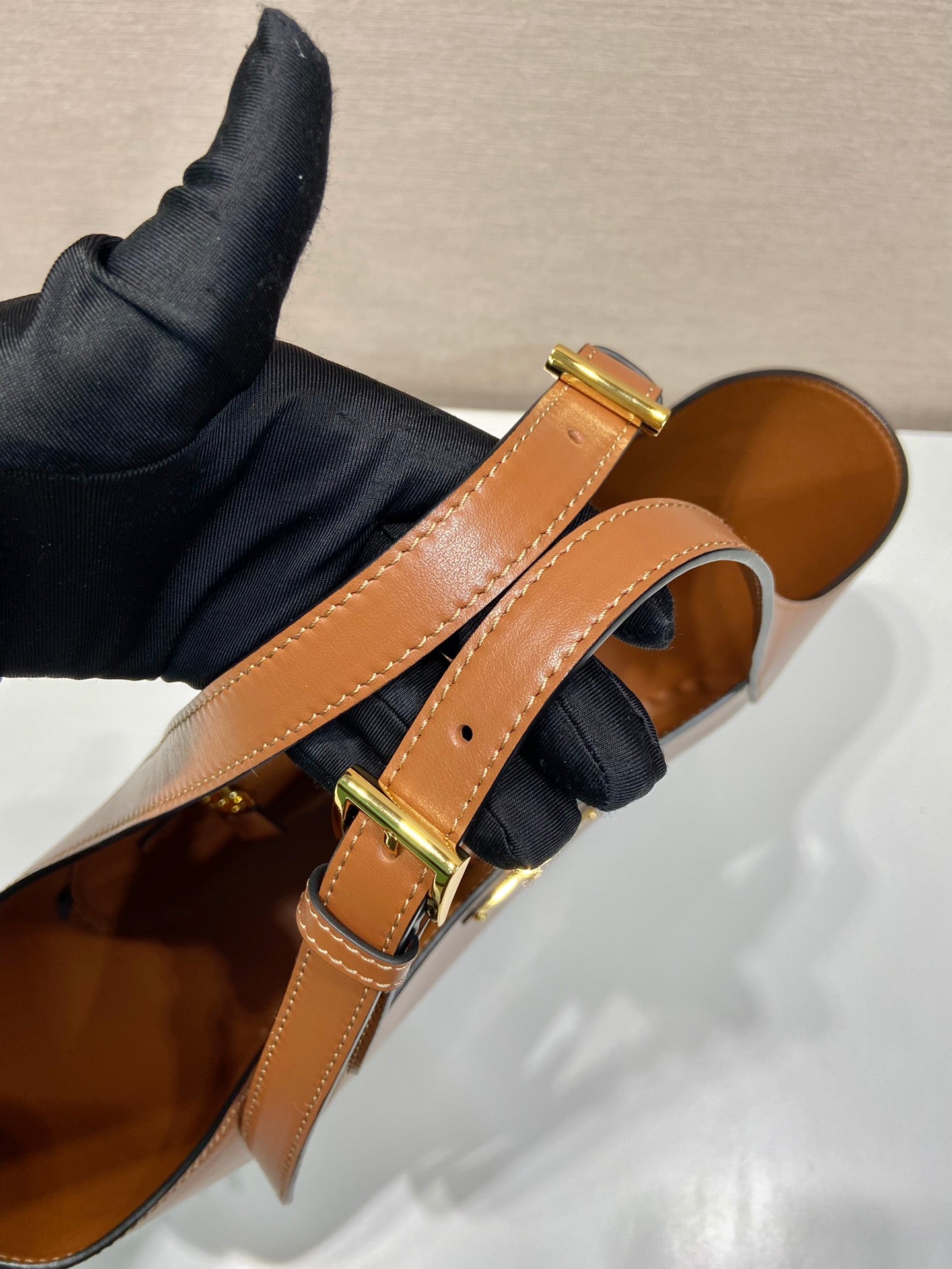 TOTE BAG 28 IN CINNAMON BROWN SHEEPSKIN GOLD LOGO mysite