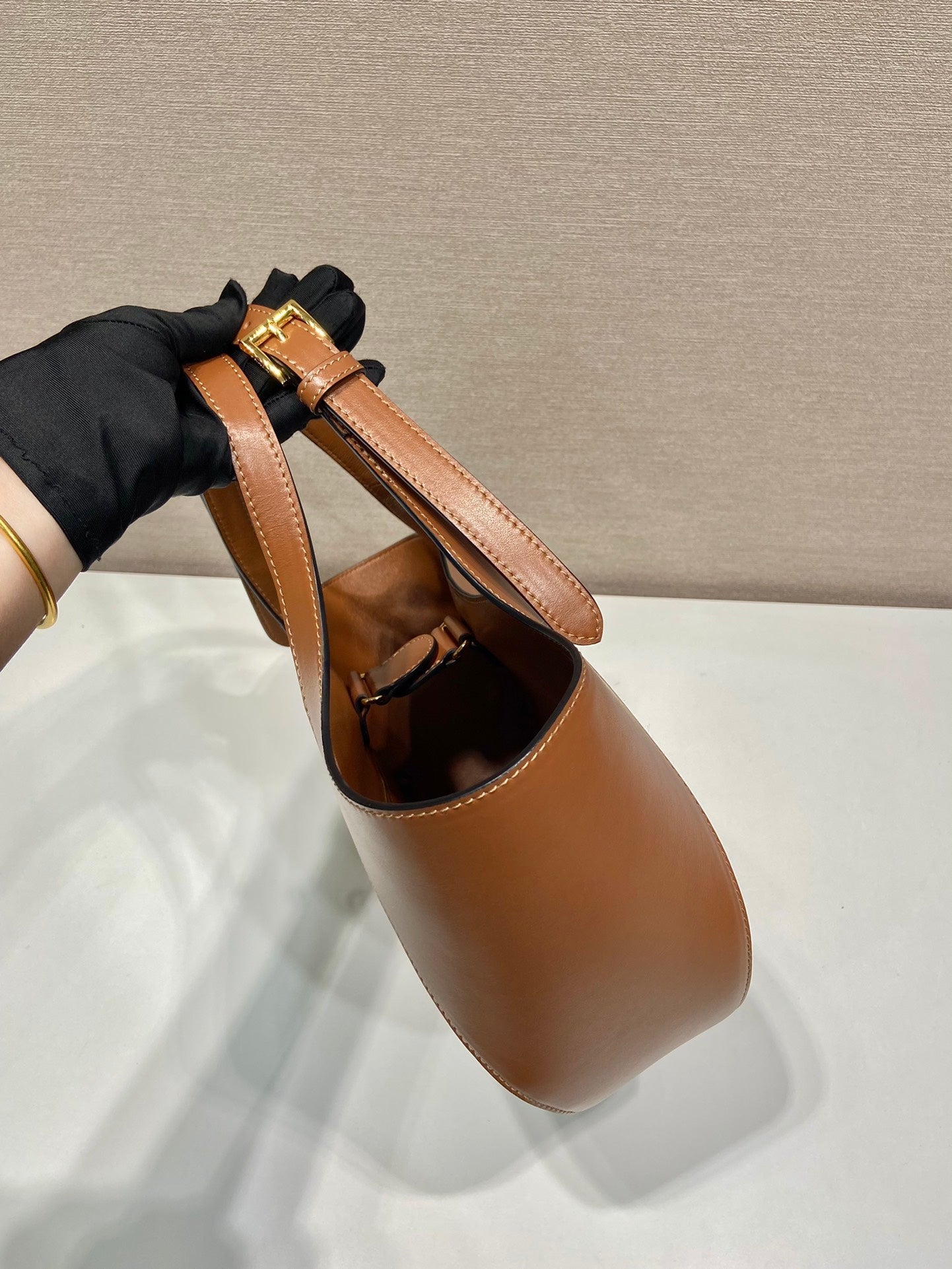 TOTE BAG 28 IN CINNAMON BROWN SHEEPSKIN GOLD LOGO mysite