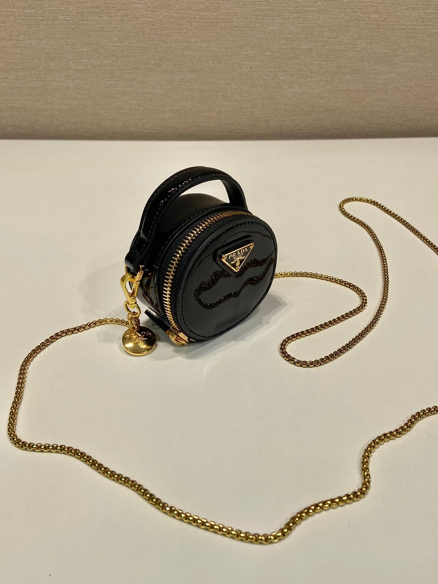 MINI ROUND BAG 8 IN BLACK GLOSSY CALFSKIN GOLD HARDWARE mysite