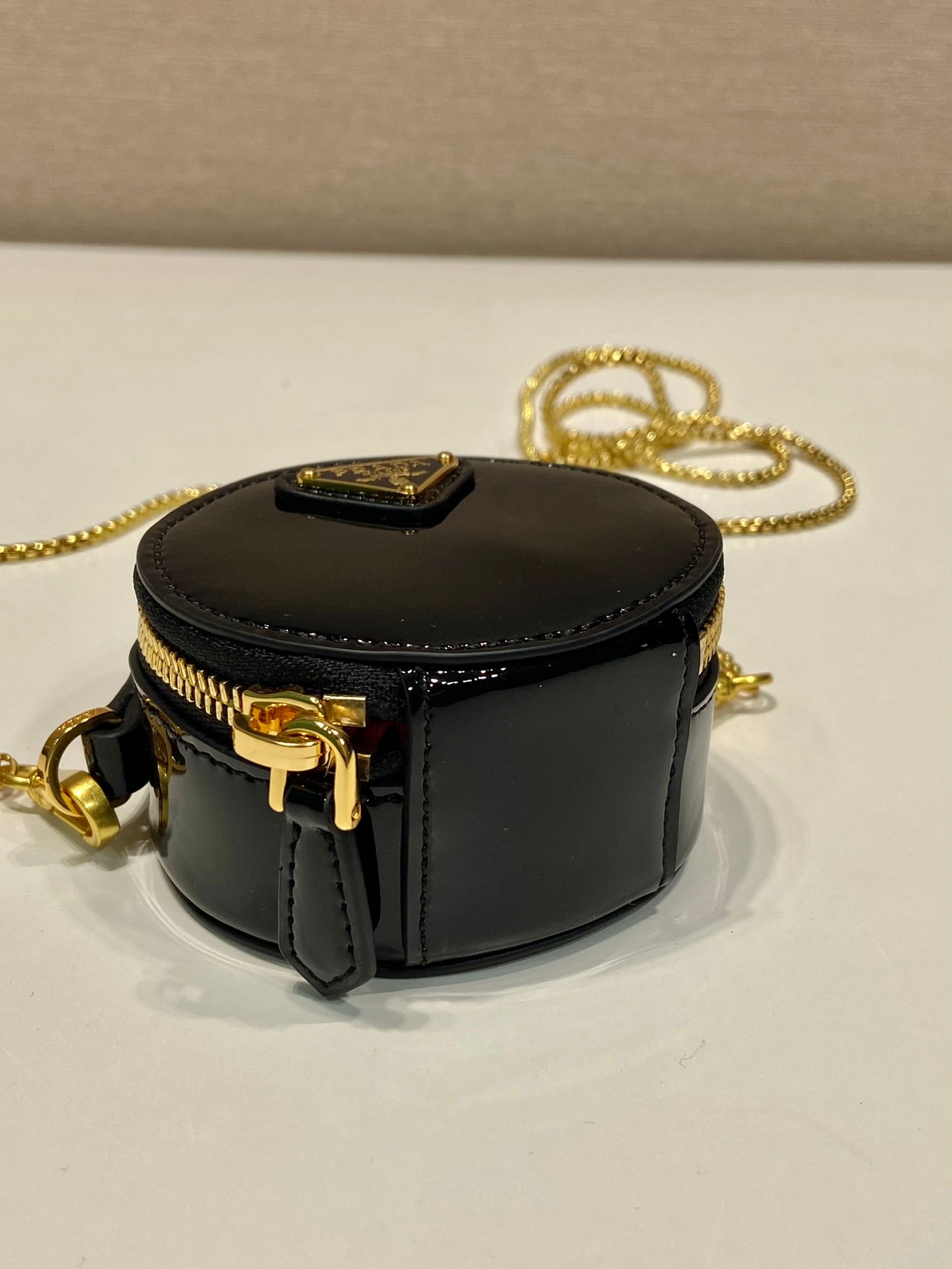 MINI ROUND BAG 8 IN BLACK GLOSSY CALFSKIN GOLD HARDWARE mysite