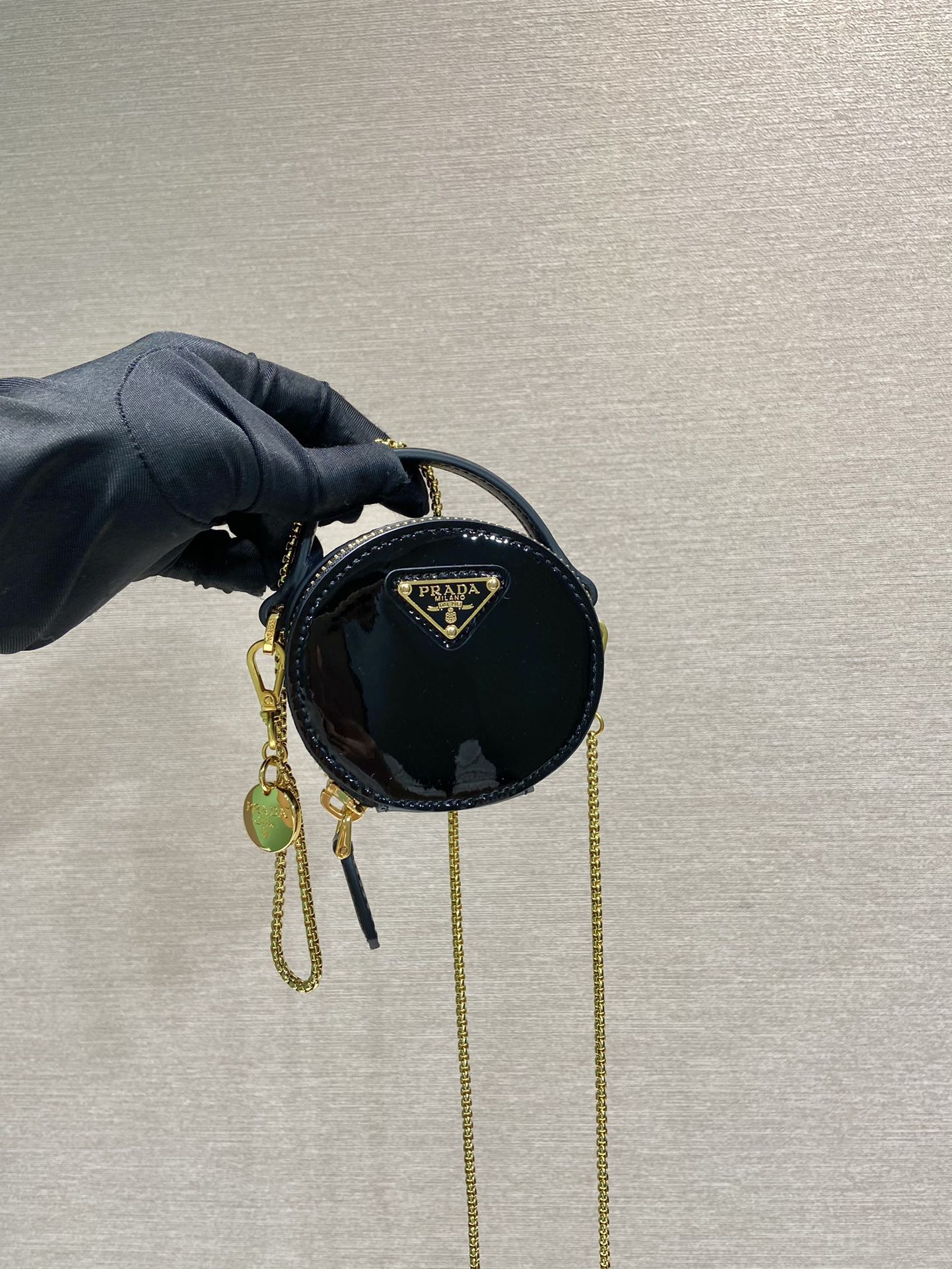 MINI ROUND BAG 8 IN BLACK GLOSSY CALFSKIN GOLD HARDWARE mysite