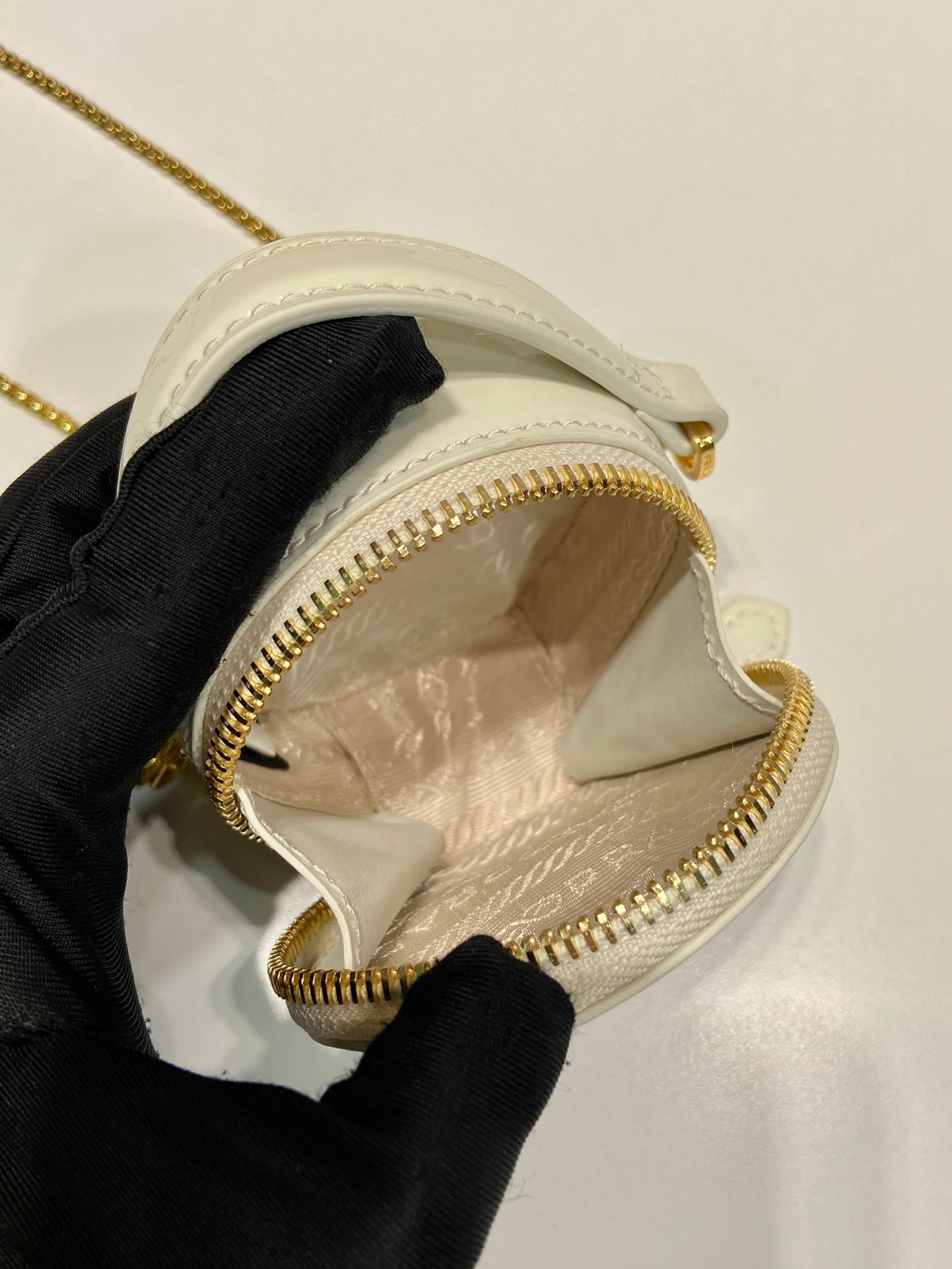 MINI ROUND BAG 8 IN WHITE GLOSSY CALFSKIN GOLD HARDWARE mysite