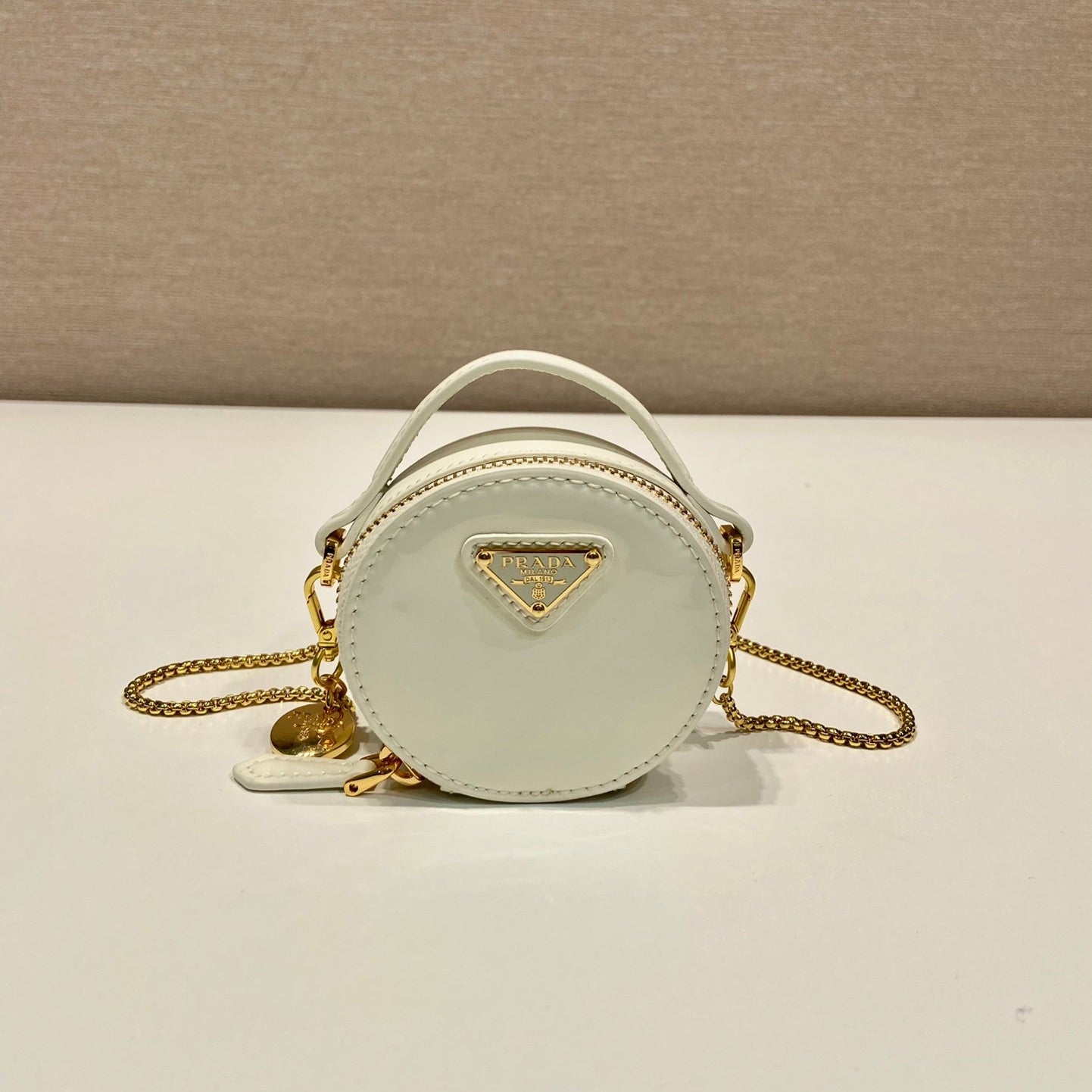 MINI ROUND BAG 8 IN WHITE GLOSSY CALFSKIN GOLD HARDWARE mysite