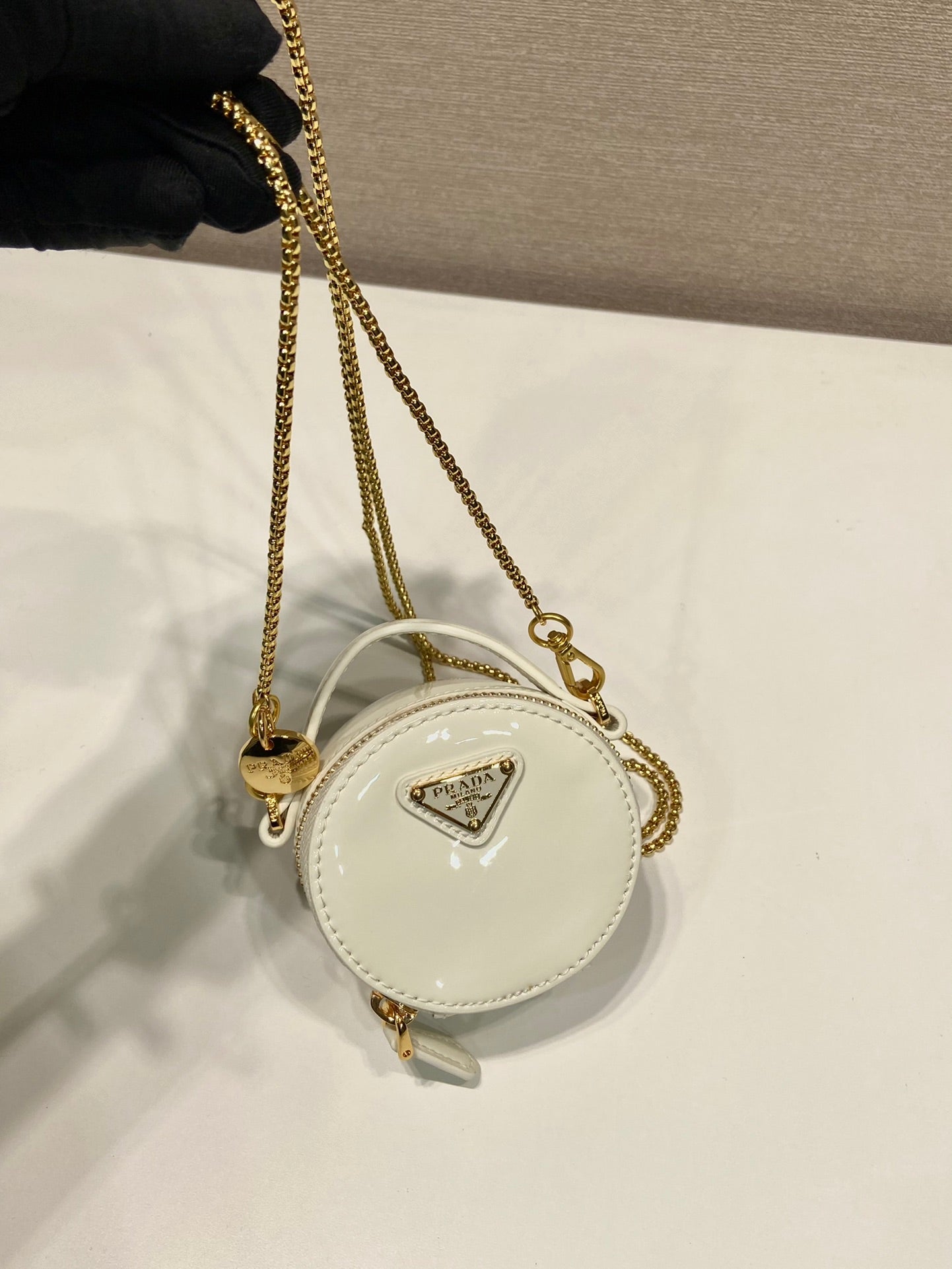 MINI ROUND BAG 8 IN WHITE GLOSSY CALFSKIN GOLD HARDWARE mysite