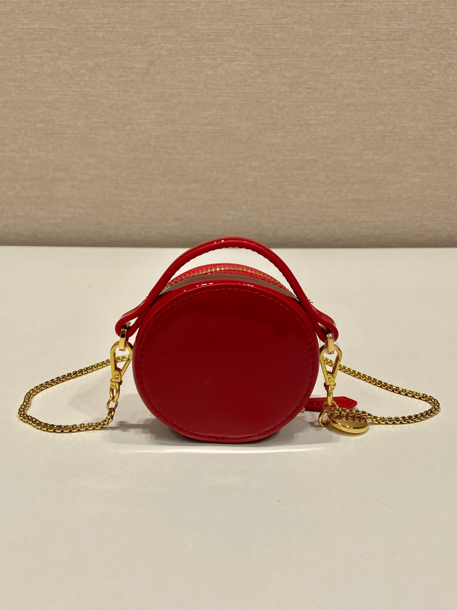 MINI ROUND BAG 8 IN RED GLOSSY CALFSKIN GOLD HARDWARE mysite