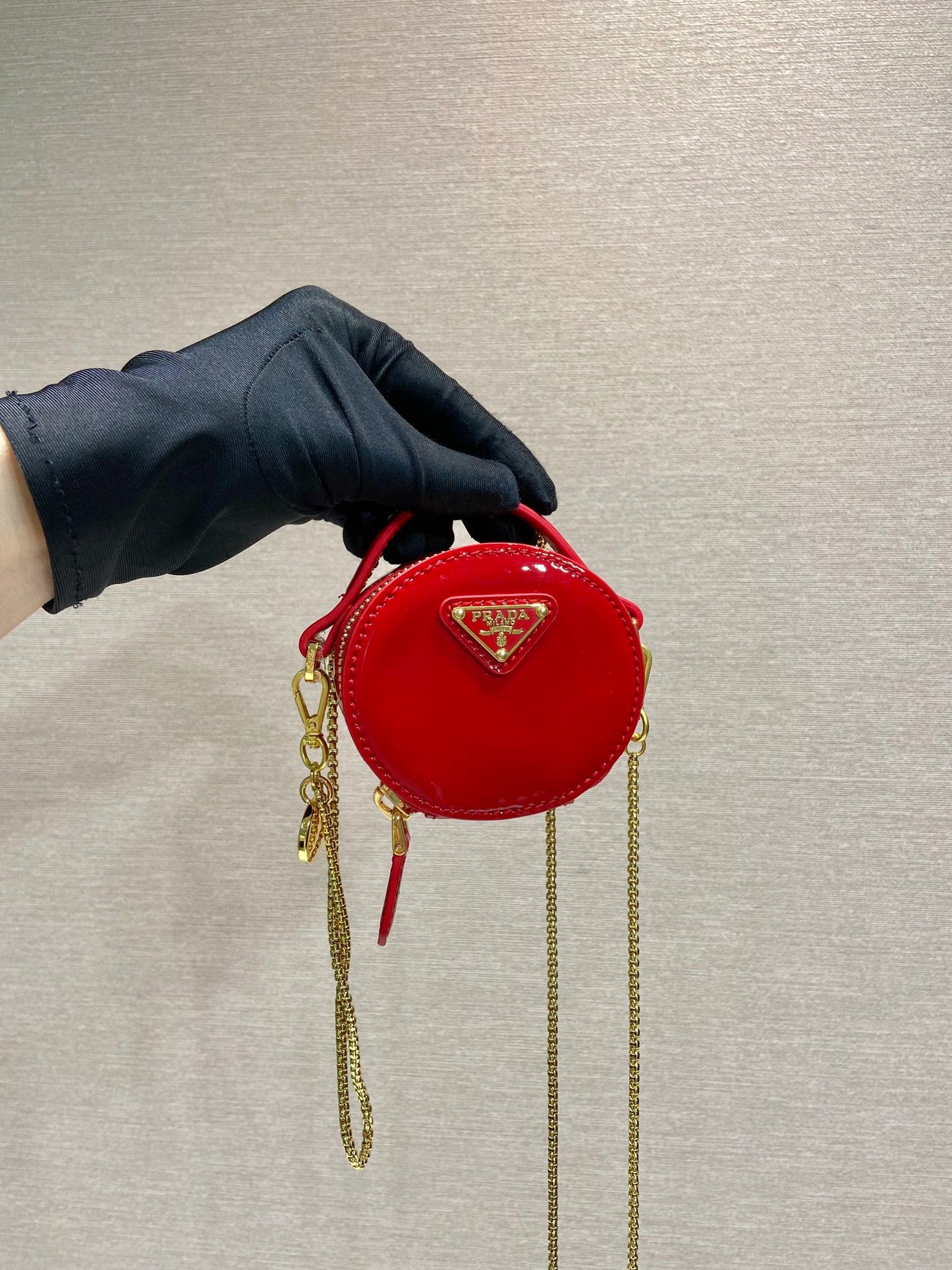 MINI ROUND BAG 8 IN RED GLOSSY CALFSKIN GOLD HARDWARE mysite