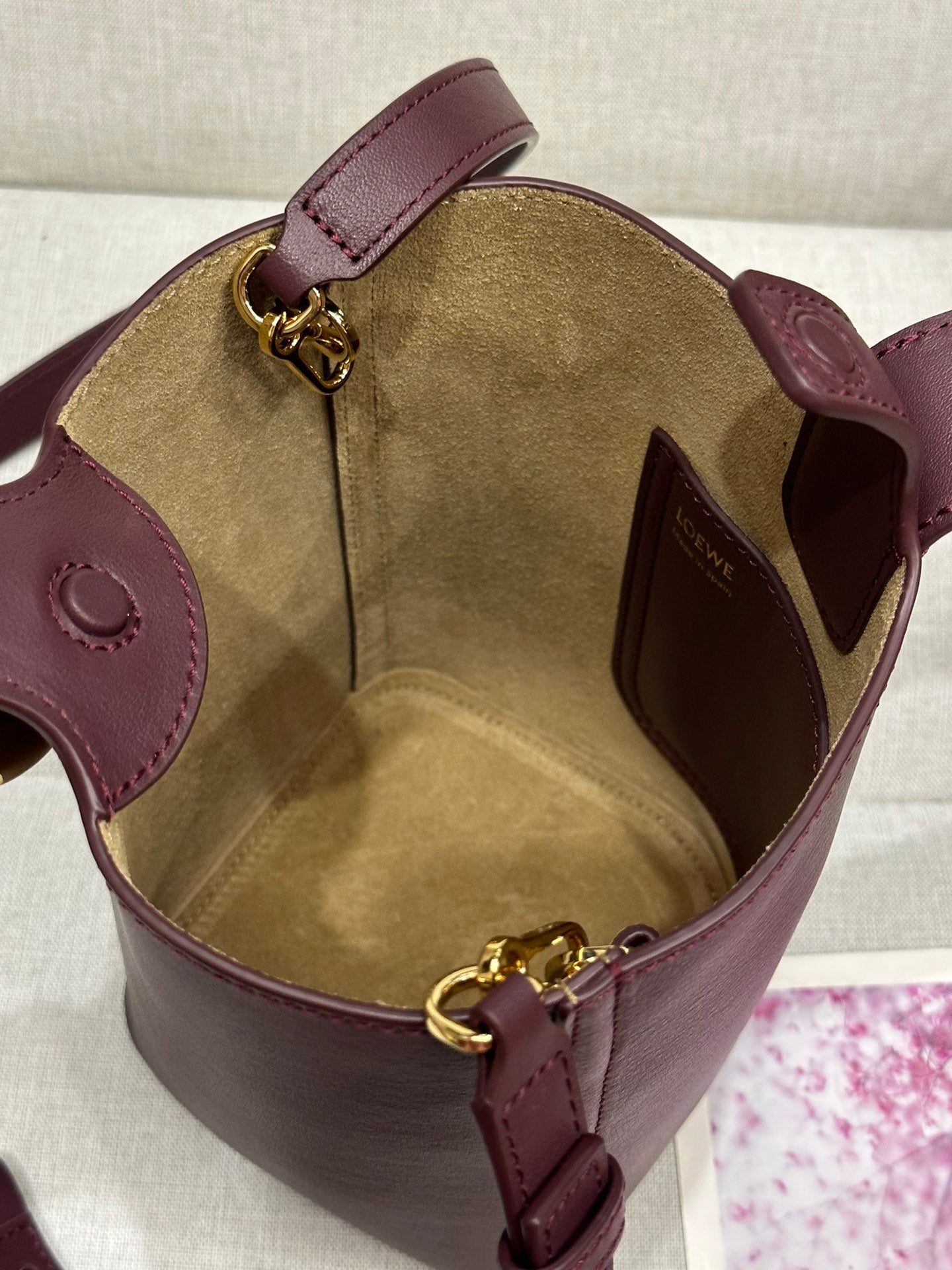 LOE MINI 19 PEBBLE BUCKET IN DARK BURGUNDY MELLOW CALFSKIN mysite