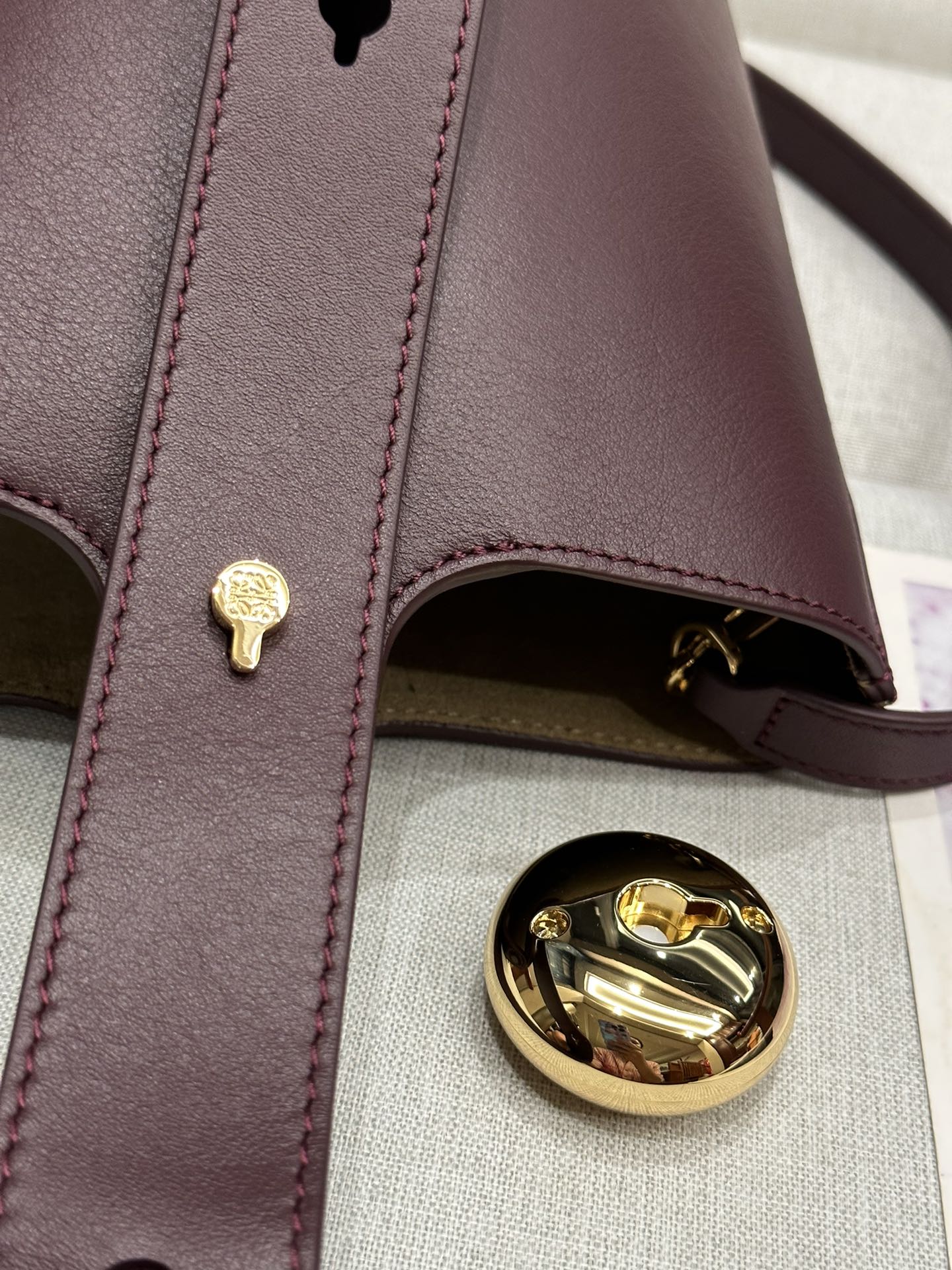 LOE MINI 19 PEBBLE BUCKET IN DARK BURGUNDY MELLOW CALFSKIN mysite