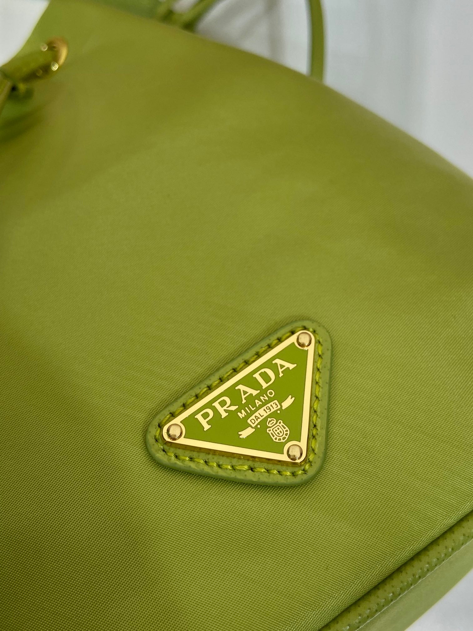 BUCKET BAG 19 IN APPLE GREEN RE-NYLON AND SAFFIANO LEATHER HANDLE mysite