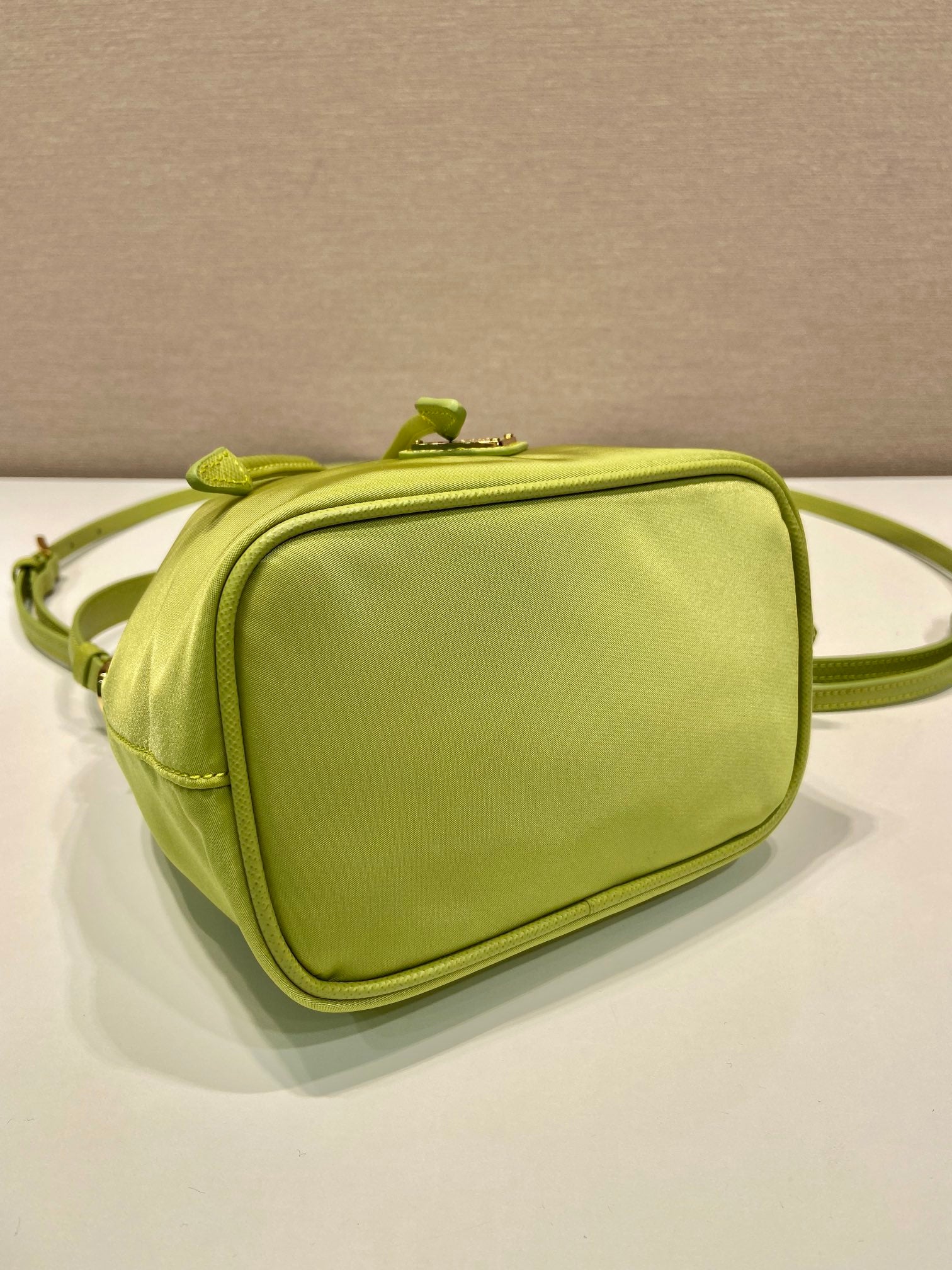 BUCKET BAG 19 IN APPLE GREEN RE-NYLON AND SAFFIANO LEATHER HANDLE mysite