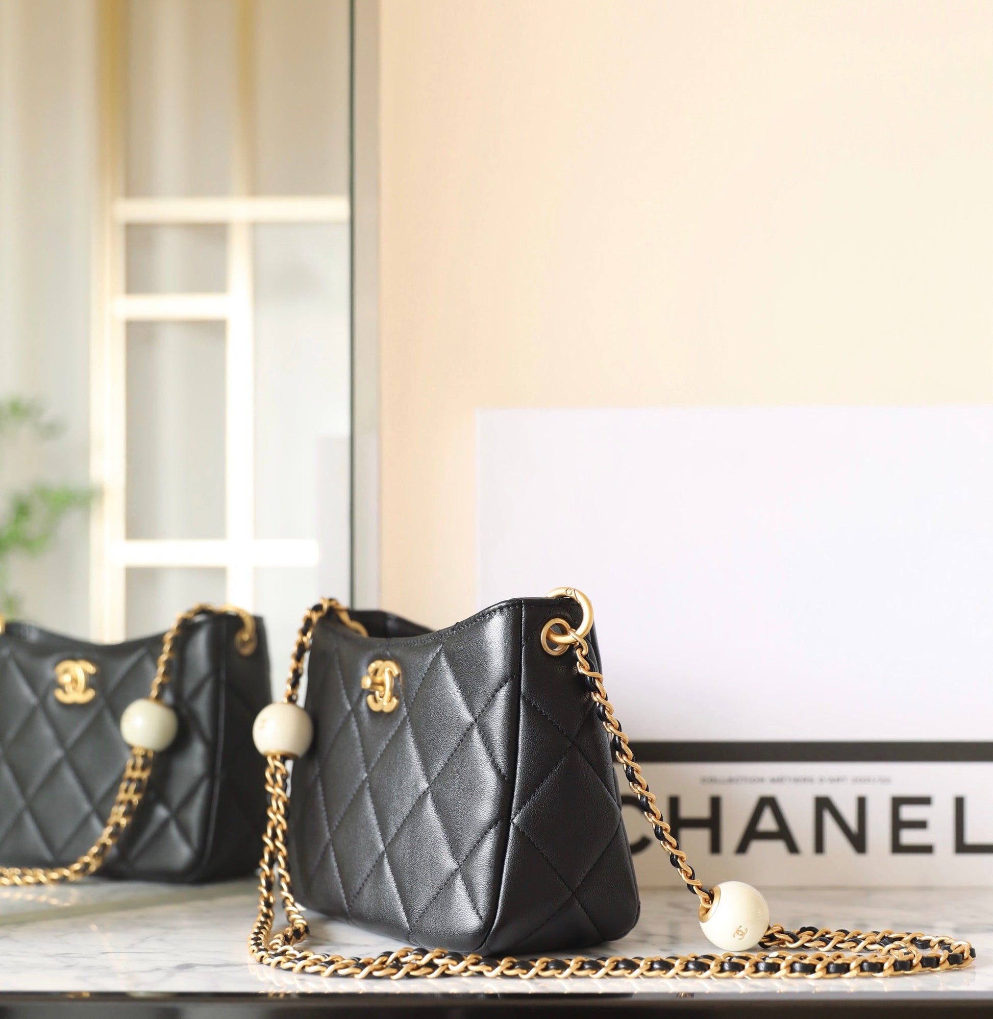 cc 24s hobo bag 19cm black lambskin pearl ball mysite